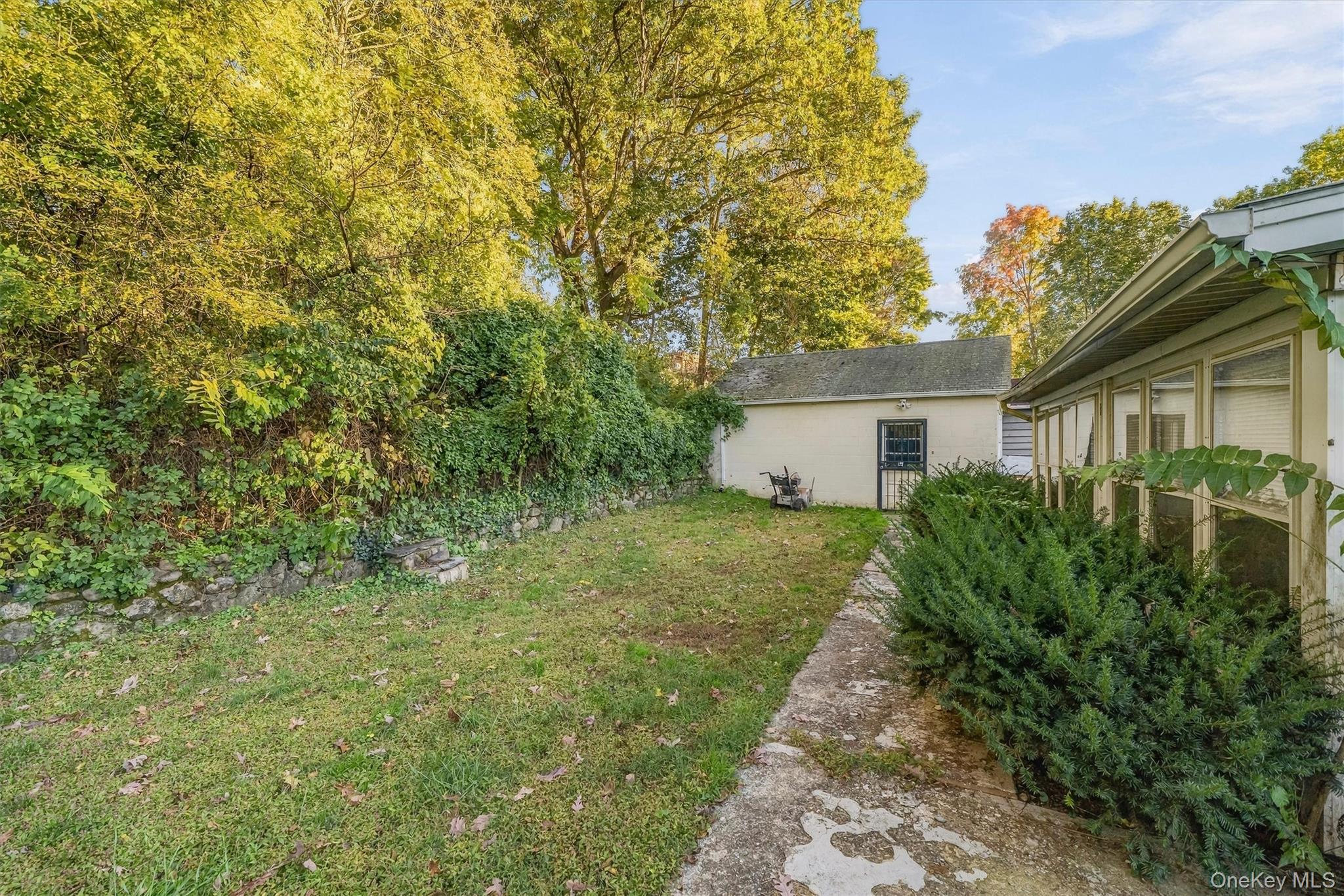 Photo 3 of Single family home for sale at 8 Hampton Pl, Newburgh (city), NY 12550 | MLS# 1066563 | Listing updated on 2026-10-25