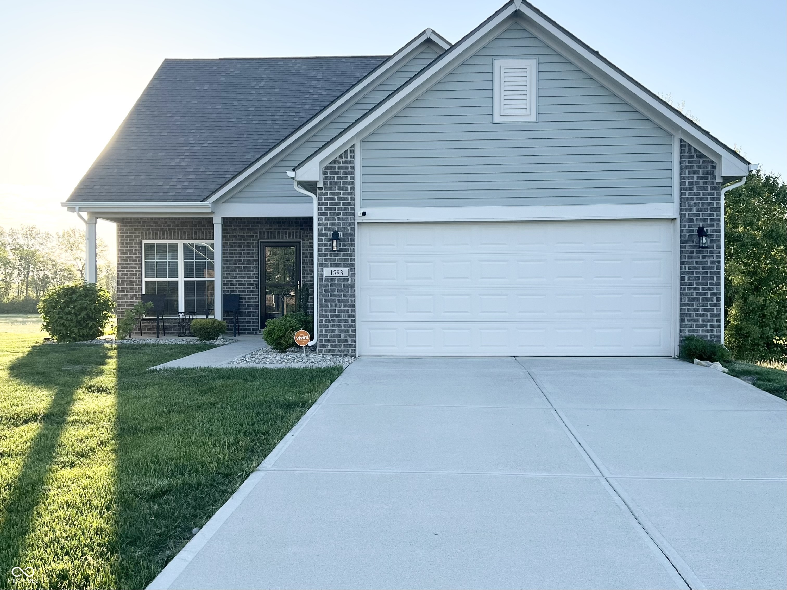 Photo 2 of Single family home for sale at 1583 N Creekwater Pass, Greenfield, IN 46140 | MLS# 22099182 | Listing updated on 2026-09-21
