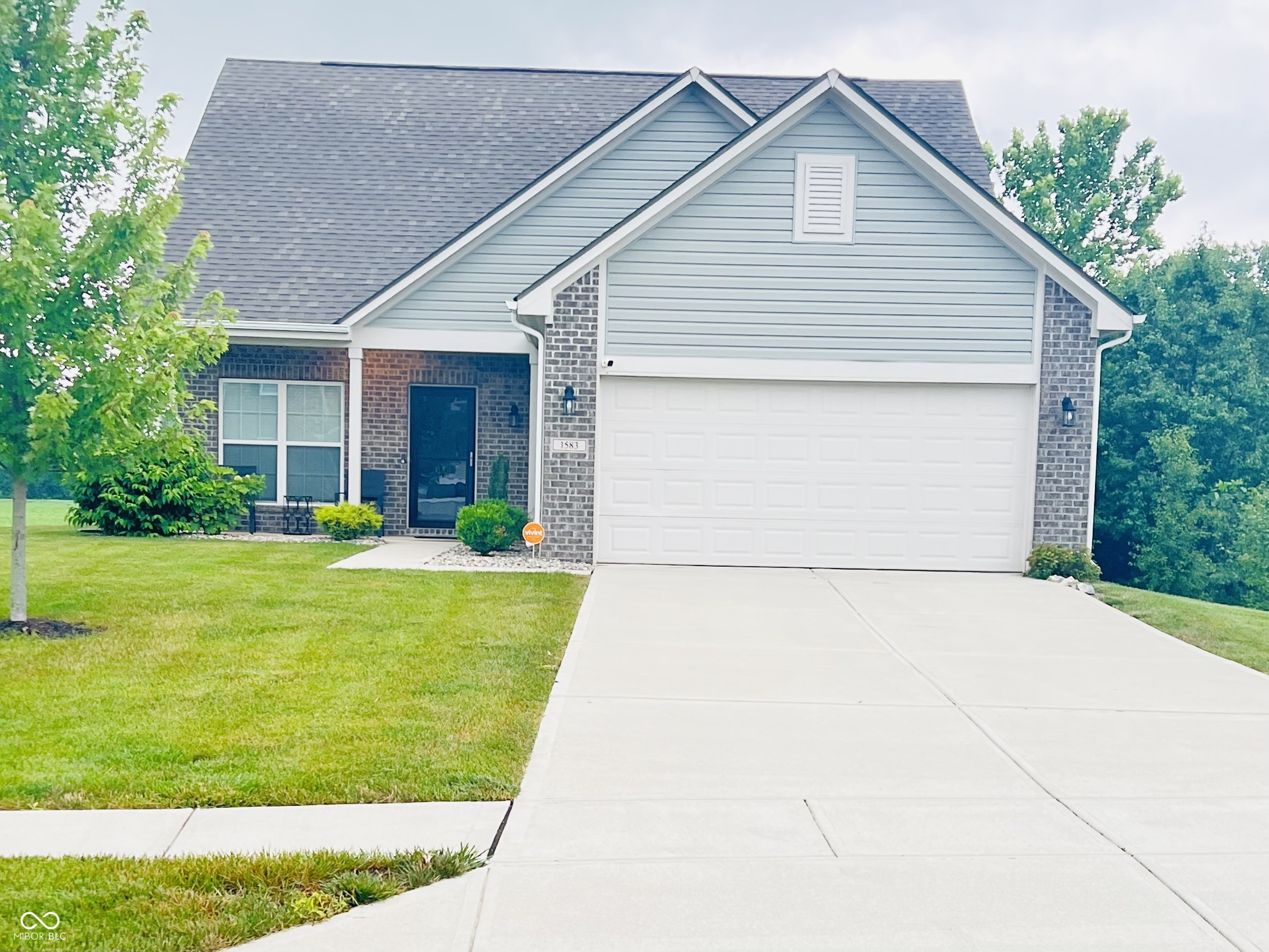 Photo 3 of Single family home for sale at 1583 N Creekwater Pass, Greenfield, IN 46140 | MLS# 22099182 | Listing updated on 2026-09-21