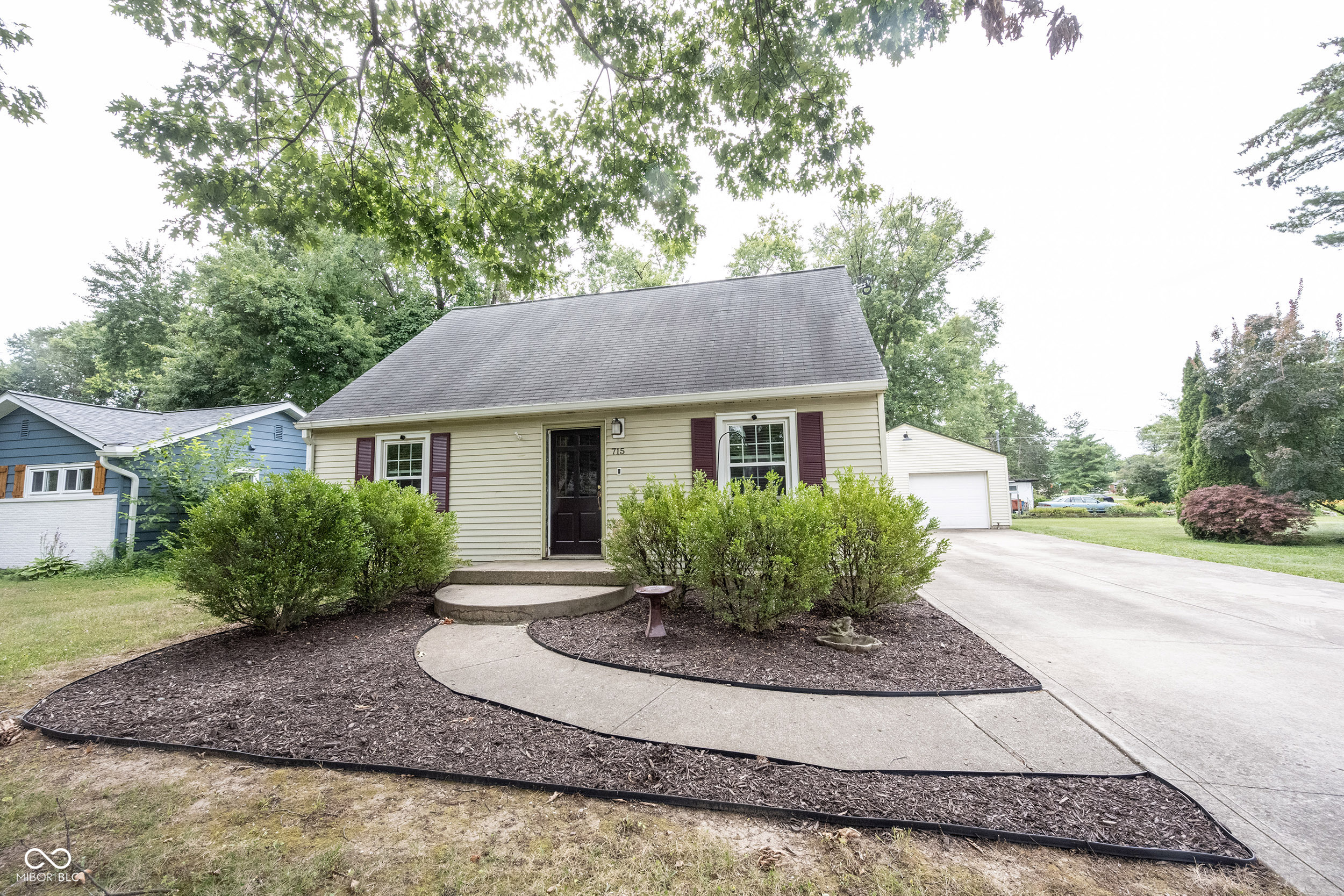 Photo 3 of Single family home for sale at 715 Homewood Dr, Carmel, IN 46280 | MLS# 22116492 | Listing updated on 2026-10-07