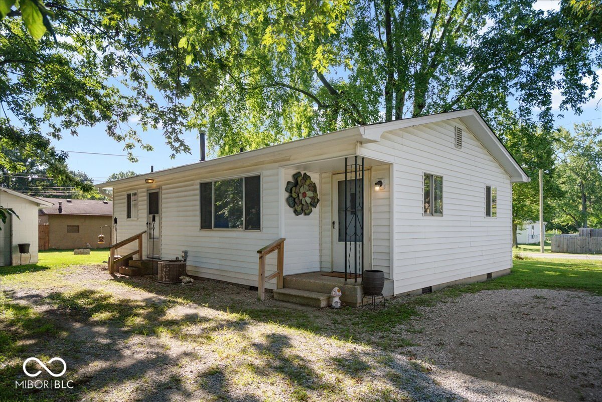 Photo 1 of Sale Pending at 4235 S Biltmore Ave, Indianapolis, IN 46221 | MLS# 22116577 | Listing updated on 2026-10-07