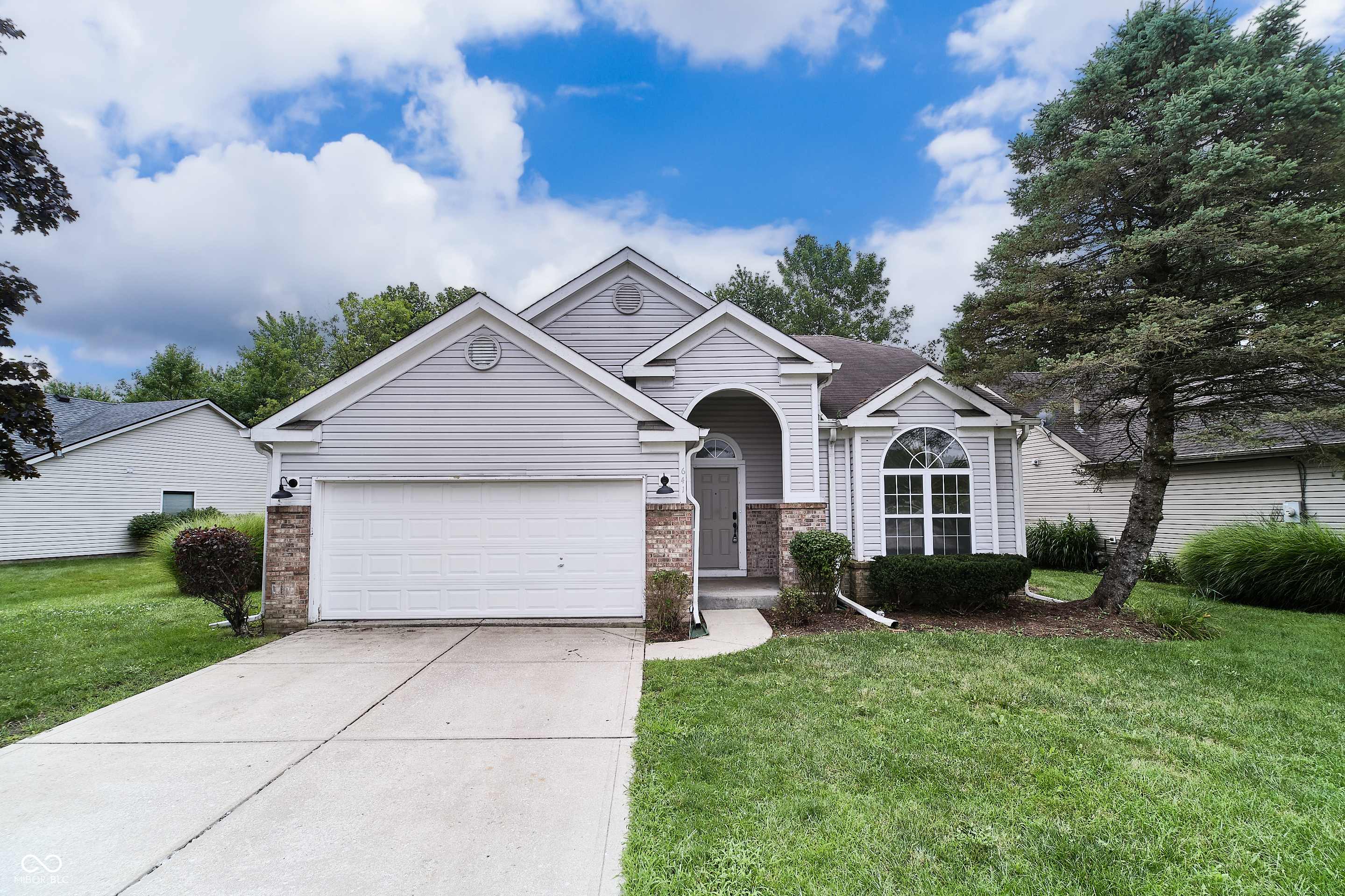 Photo 1 of Single family home for sale at 641 Beaverbrook Dr, Carmel, IN 46032 | MLS# 22121021 | Listing updated on 2026-10-07