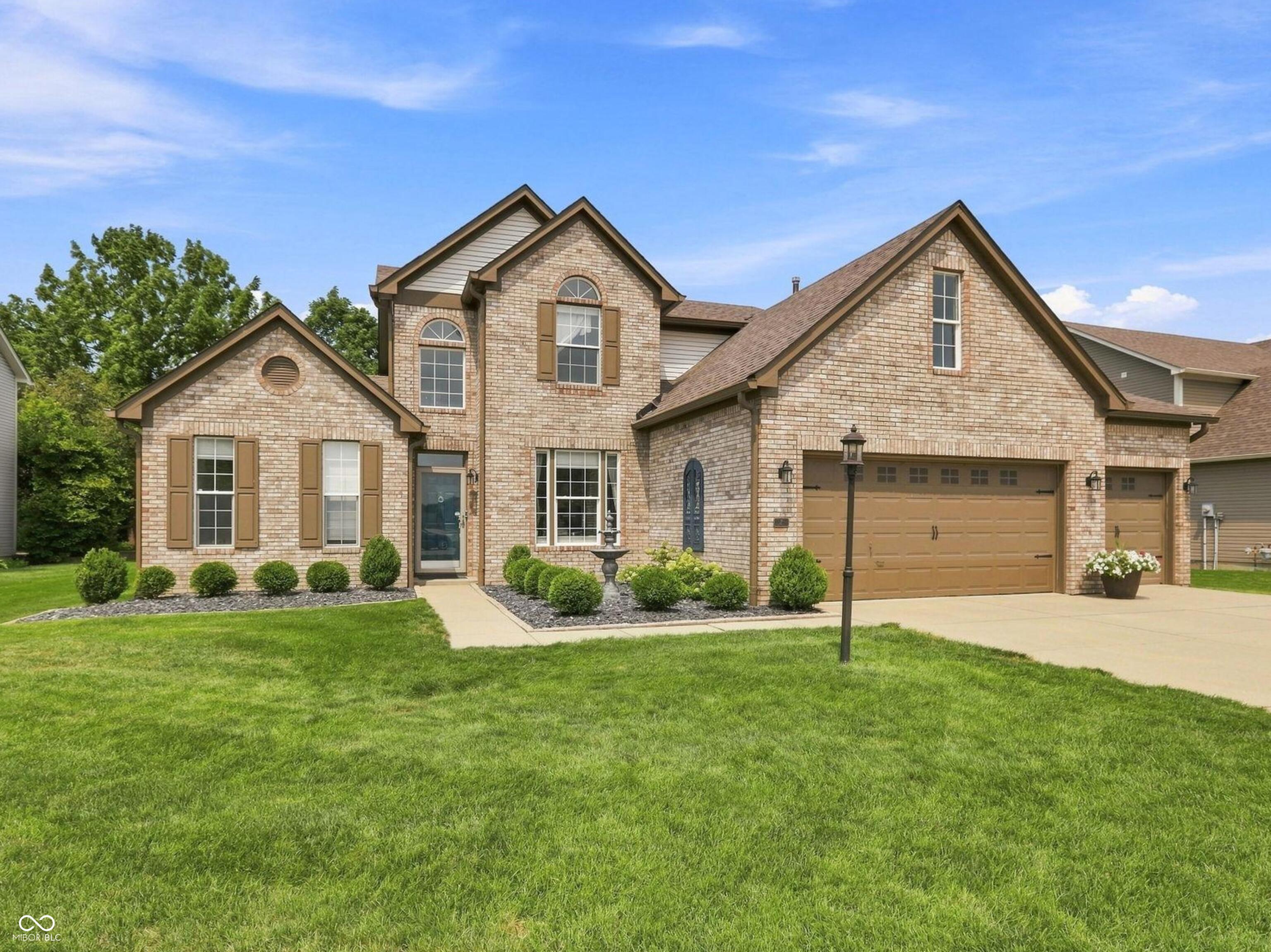 Photo 2 of Sale Pending at 2 W Woodsage Ct, Westfield, IN 46074 | MLS# 22123998 | Listing updated on 2026-09-21