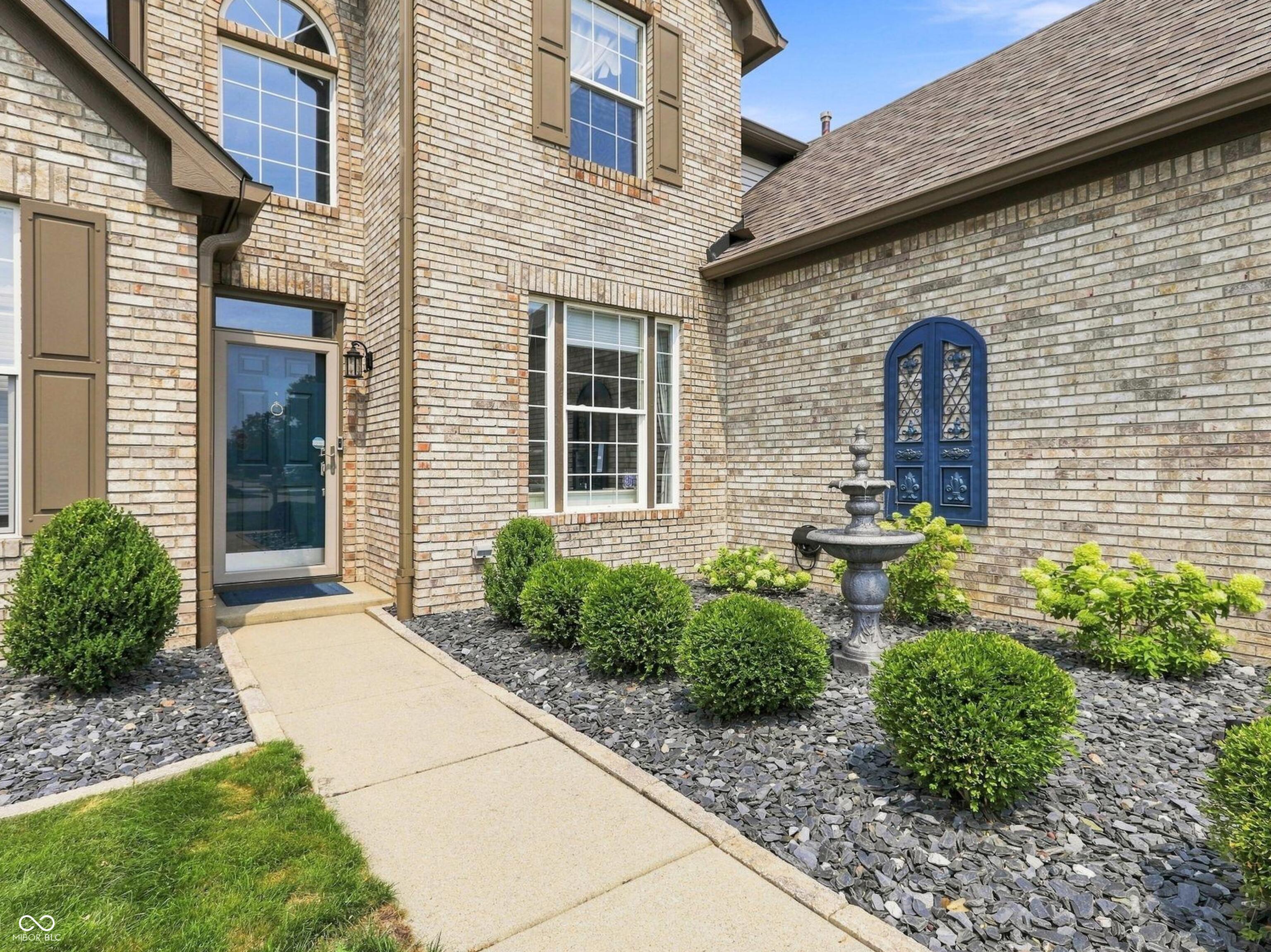 Photo 3 of Sale Pending at 2 W Woodsage Ct, Westfield, IN 46074 | MLS# 22123998 | Listing updated on 2026-09-21