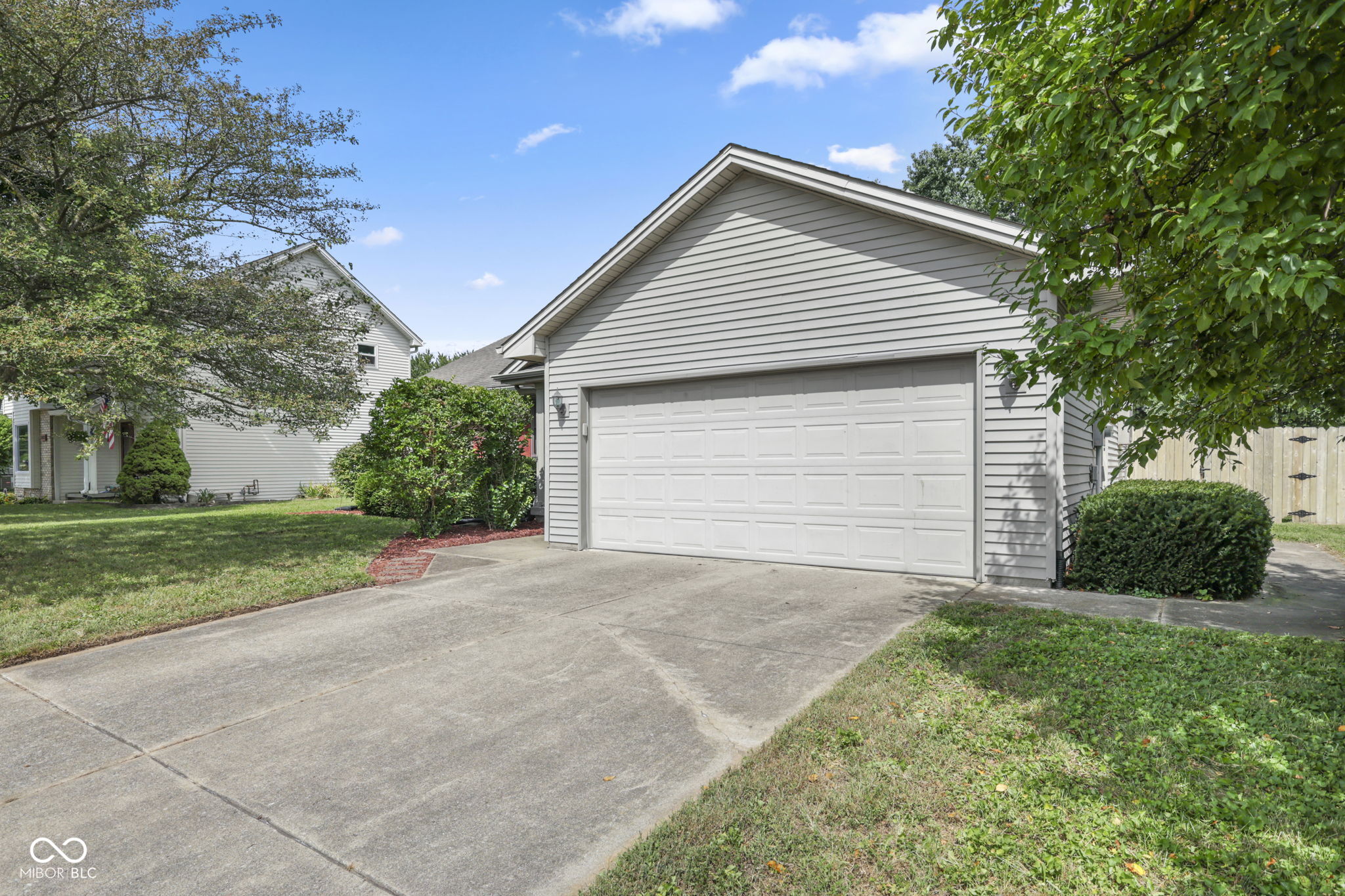 Photo 3 of Single family home for sale at 6002 Kennesaw Trl, Columbus, IN 47203 | MLS# 22125078 | Listing updated on 2026-09-21