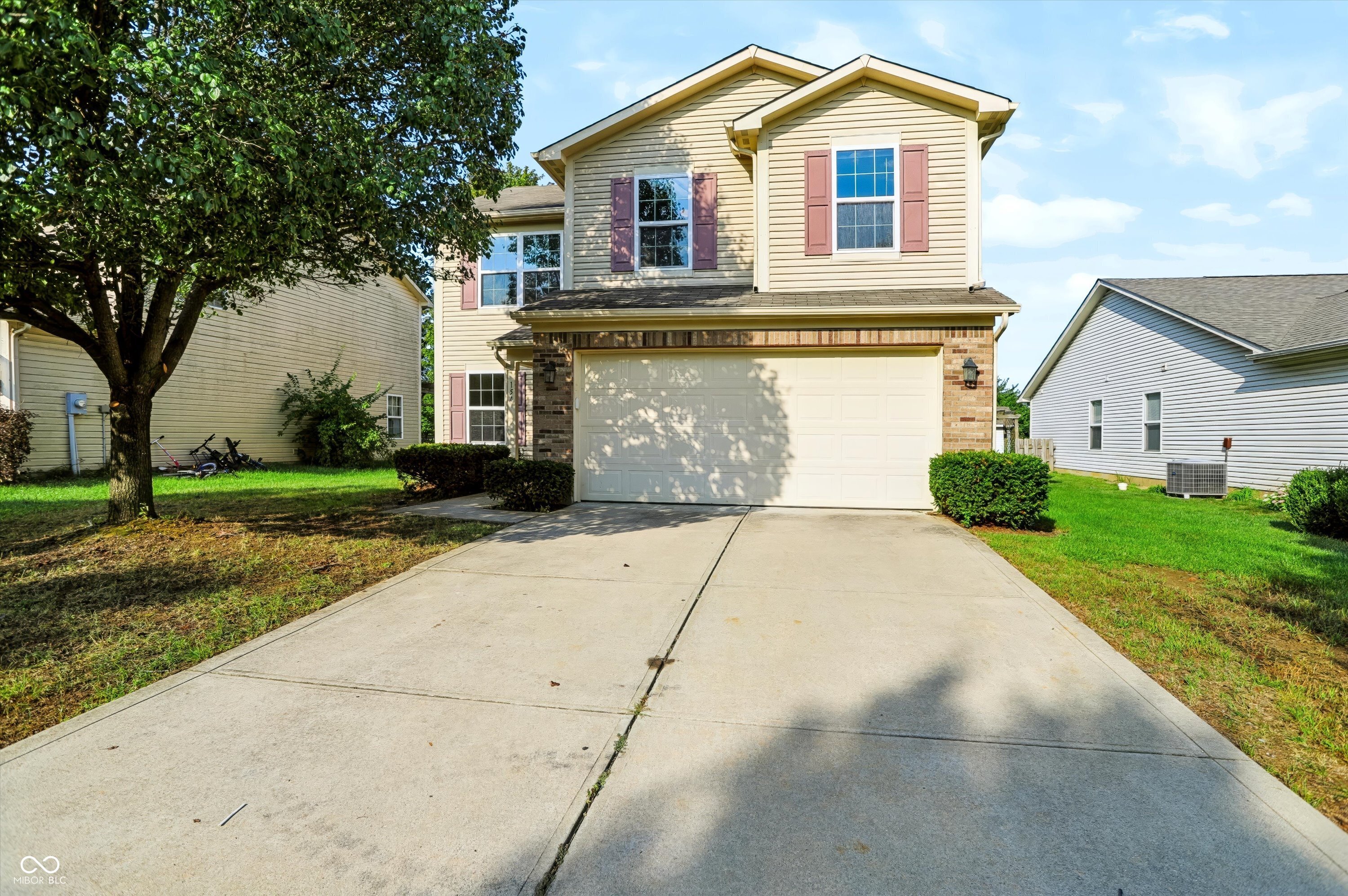 Photo 2 of Single family home for sale at 154 Thistlewood Dr, Greenfield, IN 46140 | MLS# 22125258 | Listing updated on 2026-09-21