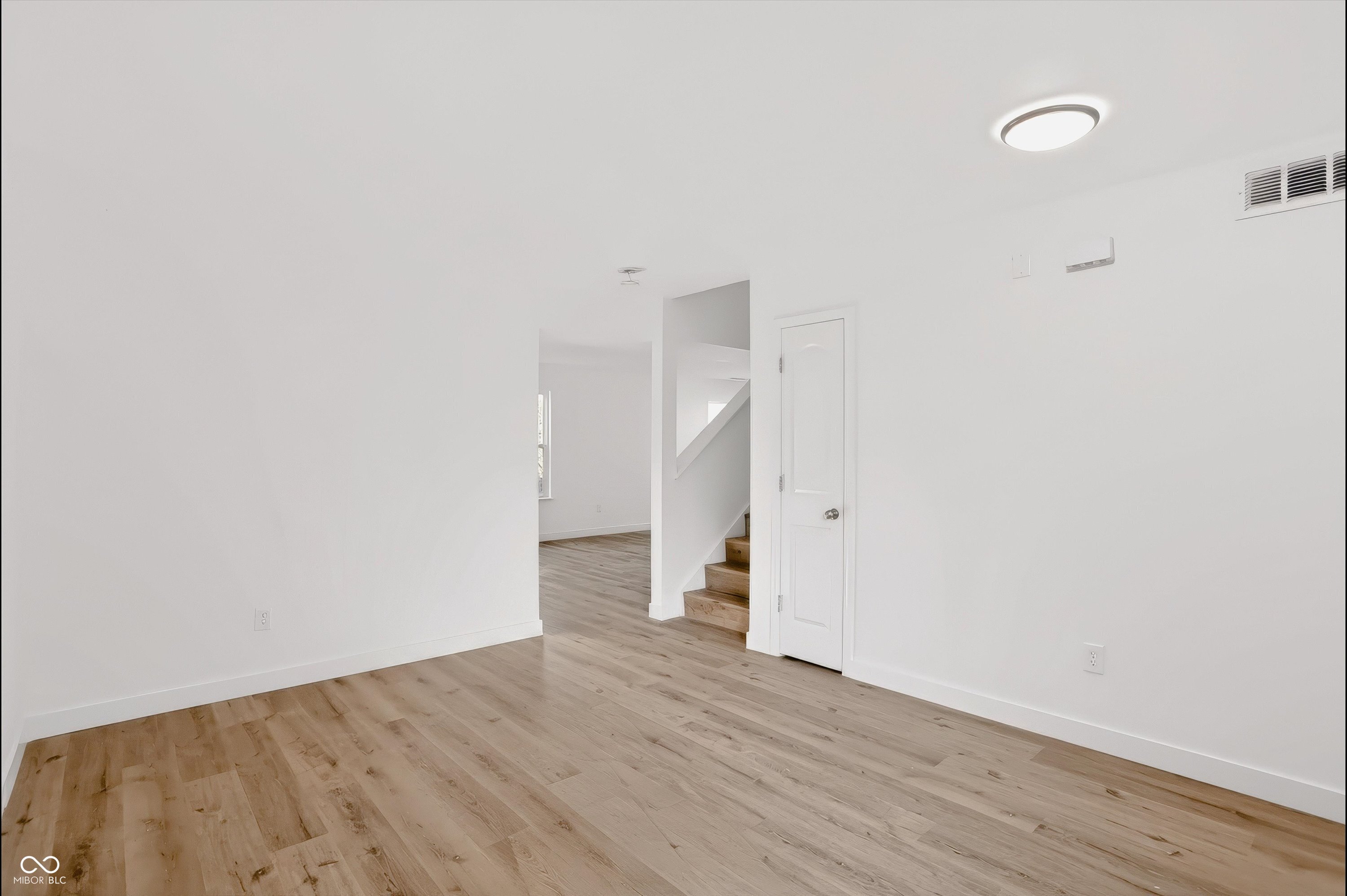 Photo 4 of Single family home for sale at 154 Thistlewood Dr, Greenfield, IN 46140 | MLS# 22125258 | Listing updated on 2026-09-21