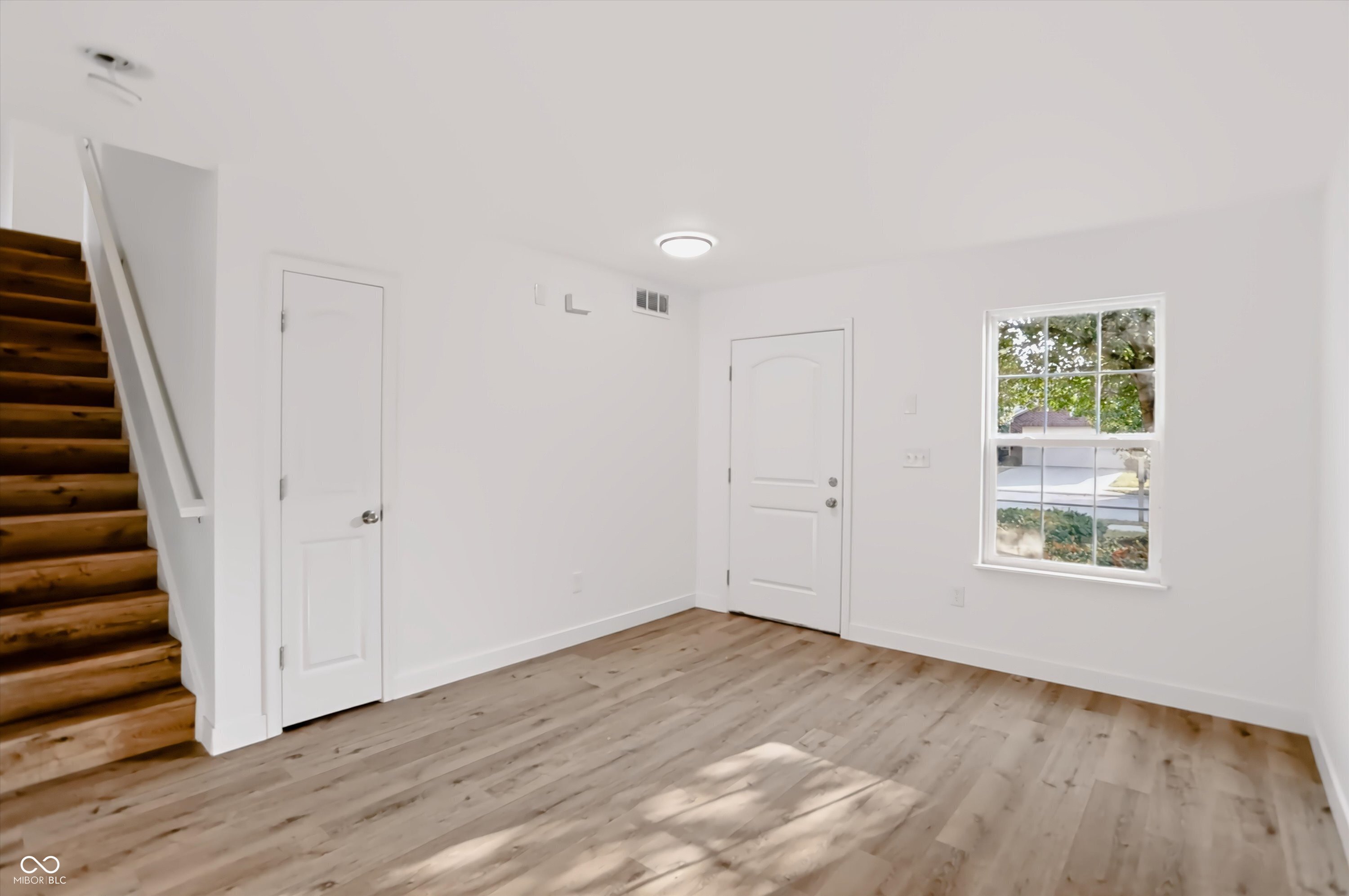 Photo 3 of Single family home for sale at 154 Thistlewood Dr, Greenfield, IN 46140 | MLS# 22125258 | Listing updated on 2026-09-21