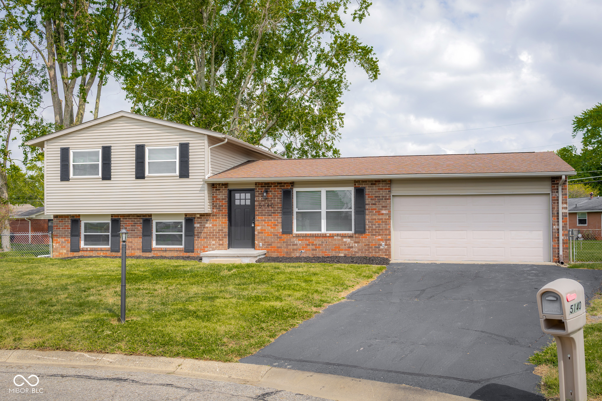 Photo 3 of Single family home for sale at 5140 Flintwood Ct, Columbus, IN 47203 | MLS# 22125869 | Listing updated on 2026-09-21