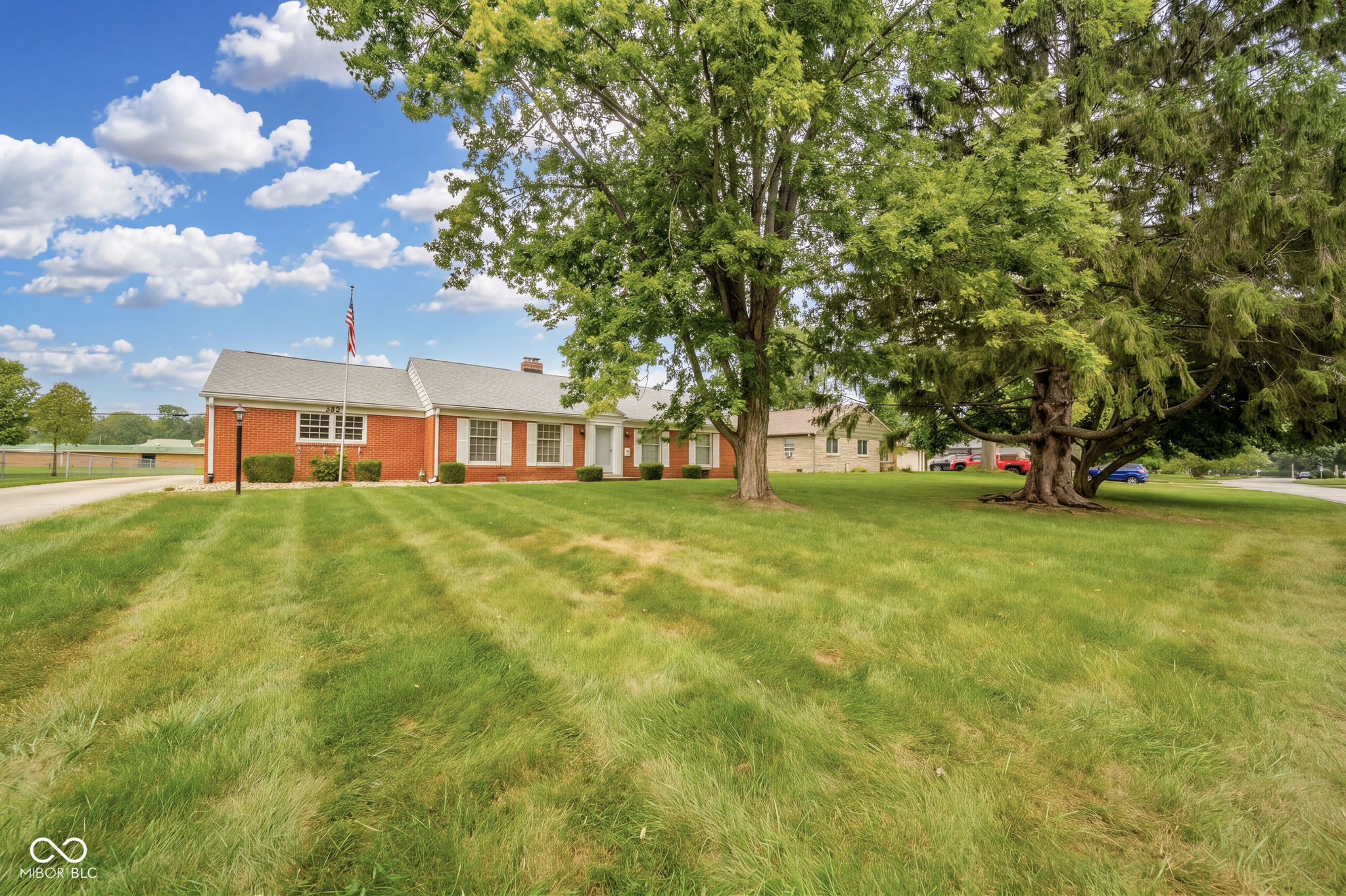 Photo 3 of Single family home for sale at 815 Longfellow Rd, Anderson, IN 46011 | MLS# 22126743 | Listing updated on 2026-09-21