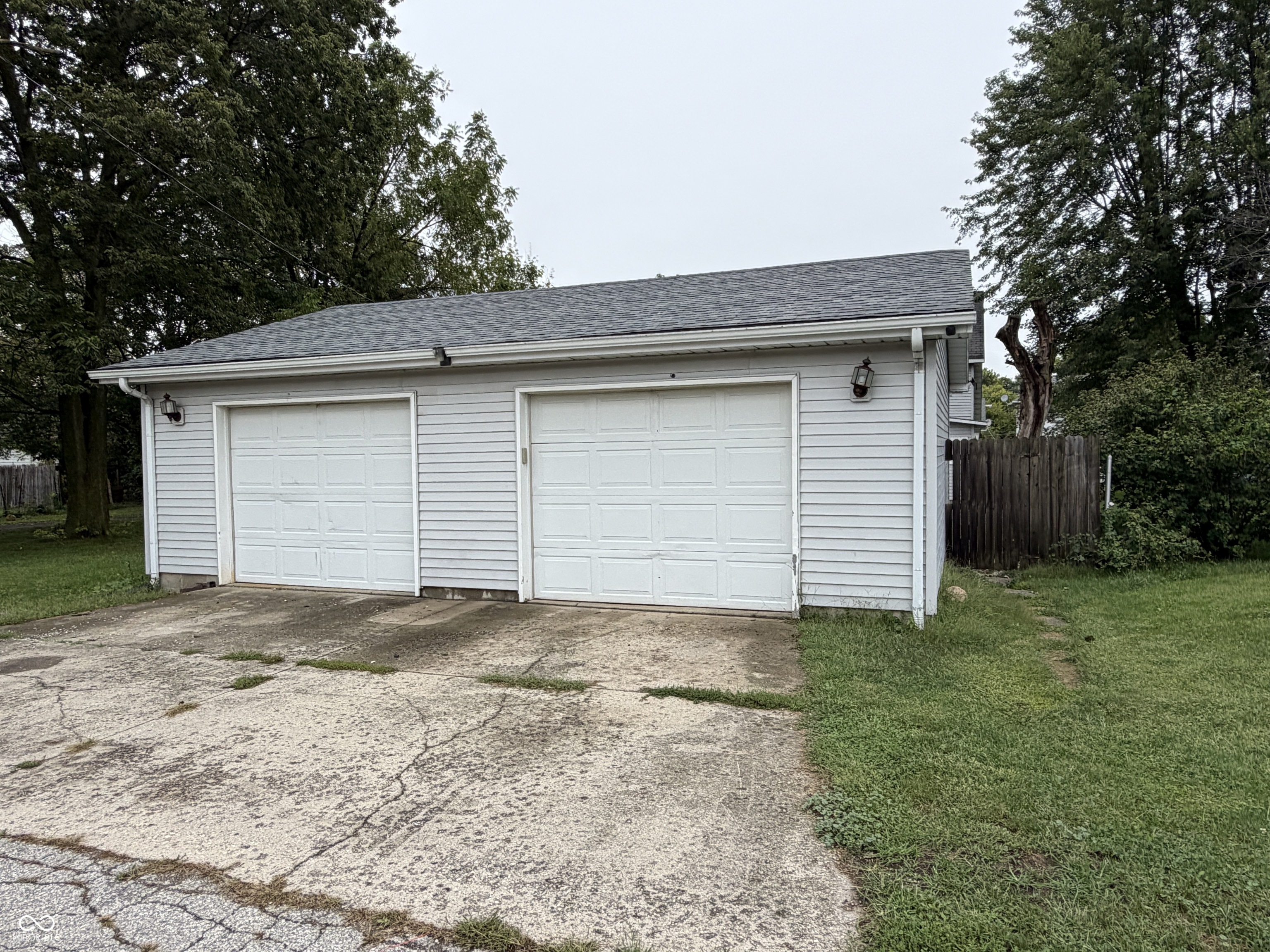 Photo 3 of Single family home for sale at 2125 Vine St, New Castle, IN 47362 | MLS# 22127496 | Listing updated on 2026-09-23