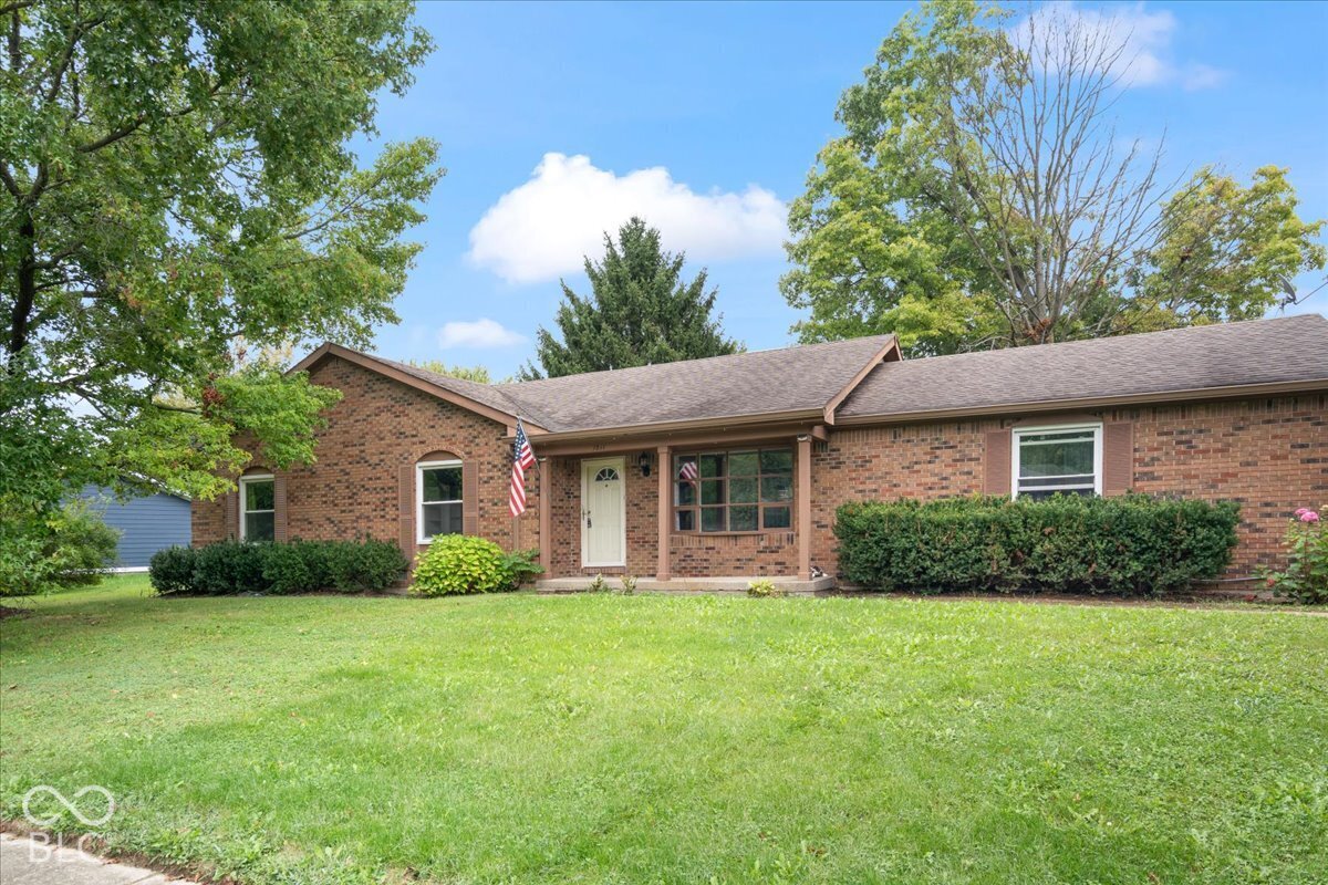 Photo 2 of Single family home for sale at 7811 Taunton Rd, Indianapolis, IN 46260 | MLS# 22128007 | Listing updated on 2026-10-07