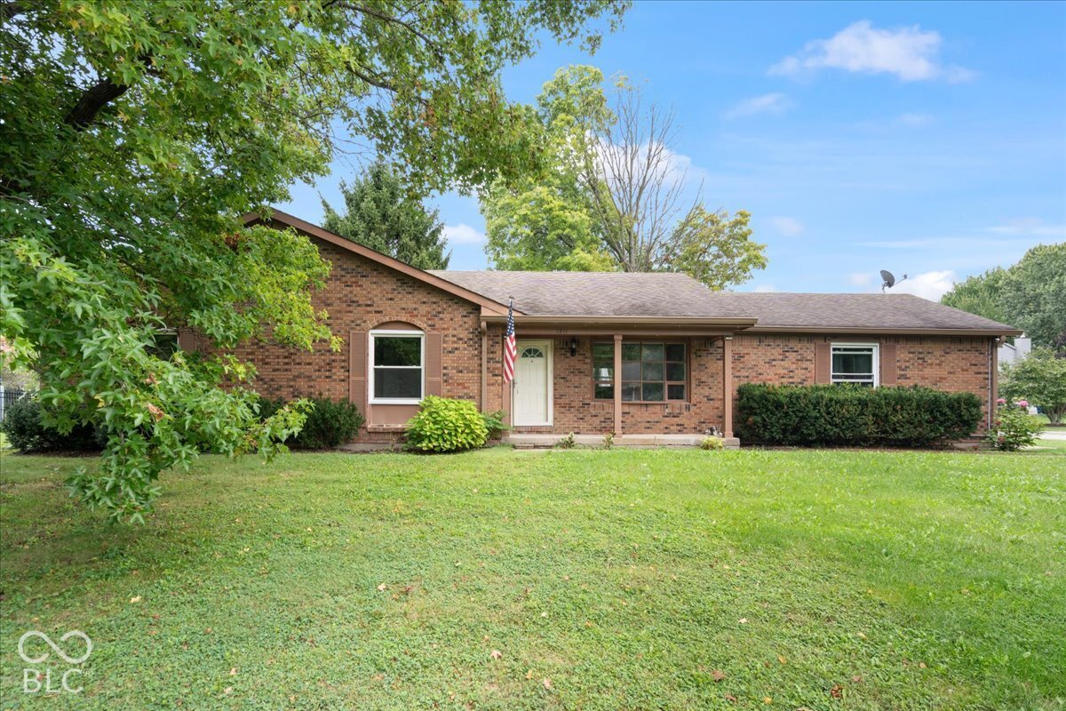 Photo 3 of Single family home for sale at 7811 Taunton Rd, Indianapolis, IN 46260 | MLS# 22128007 | Listing updated on 2026-10-07