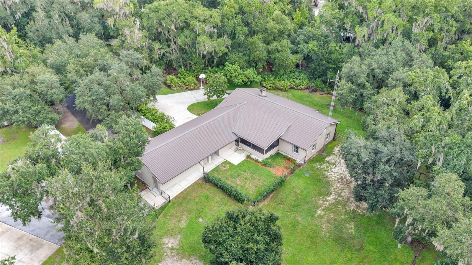 Photo 4 of Single family home for sale at 6400 Forestwood Dr E, Lakeland, FL 33811 | MLS# L4959615 | Listing updated on 2026-09-24