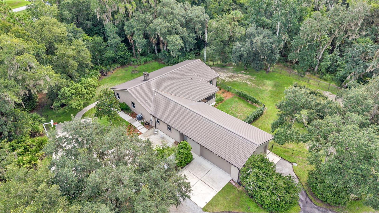 Photo 3 of Single family home for sale at 6400 Forestwood Dr E, Lakeland, FL 33811 | MLS# L4959615 | Listing updated on 2026-09-24