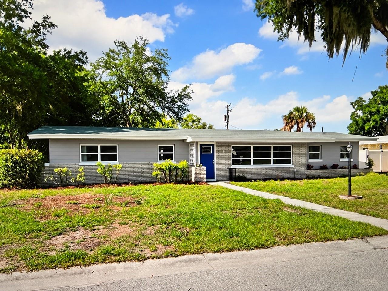 Single family home for sale at 6 Golfview Cir NE, WINTER HAVEN, FL 33881 | MLS# P4938888
