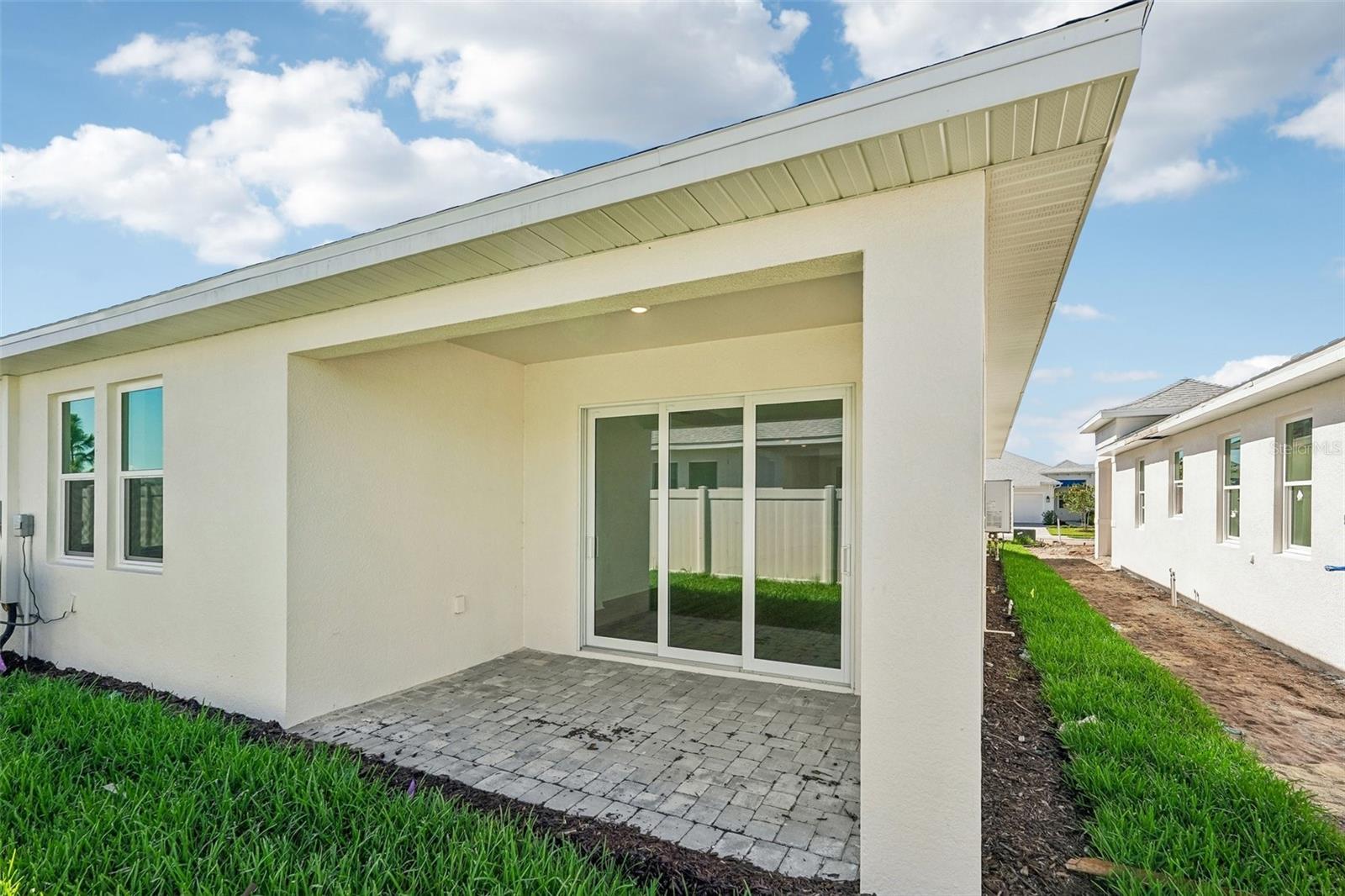 Photo 2 of House for sale at 8125 Fairchild Ave, Bradenton, FL 34210 | MLS# R4911358 | Listing updated on 2026-09-21
