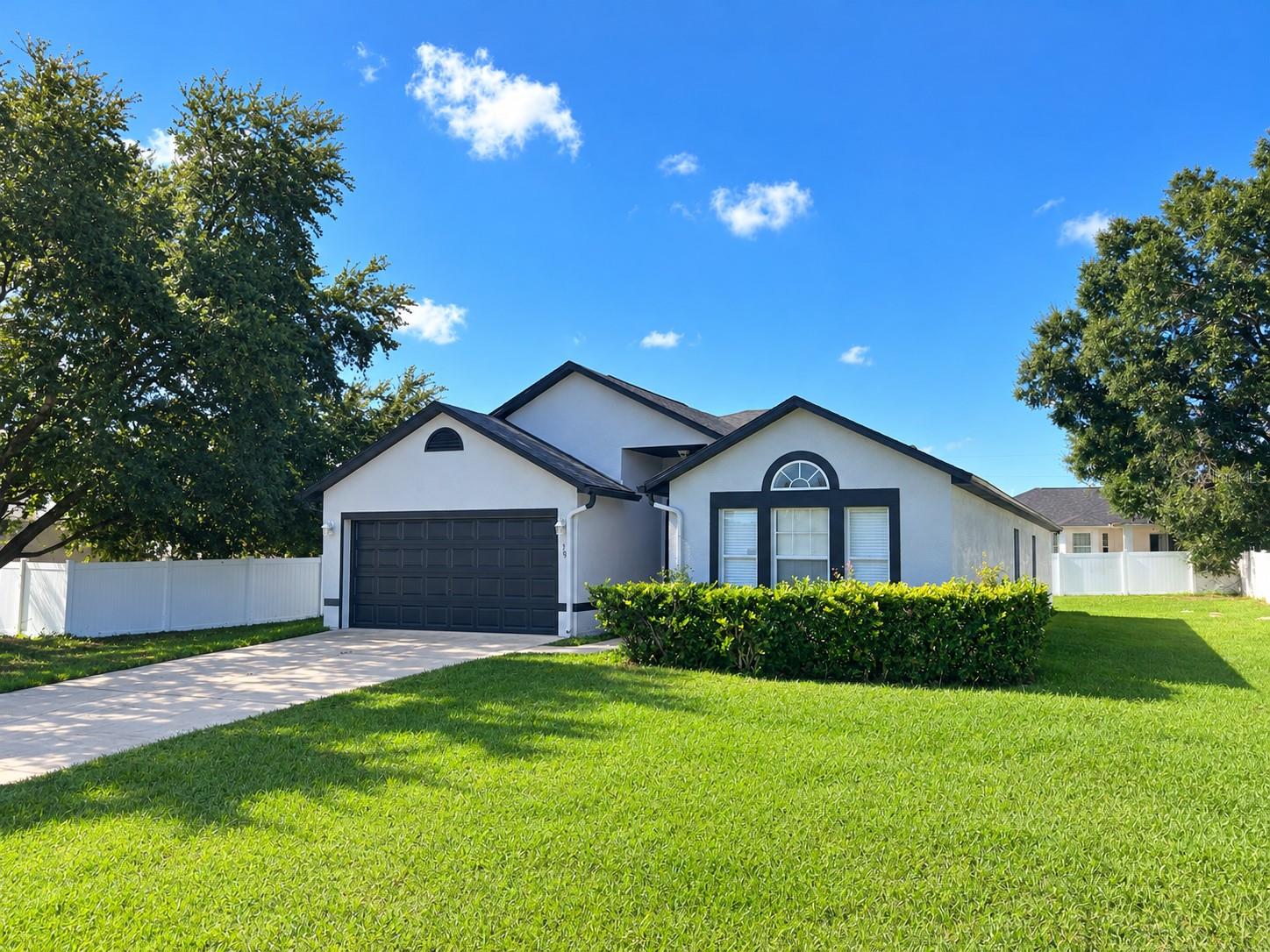 Single family home for sale at 304 Marion Oaks Trl, OCALA, FL 34473 | MLS# OM728987