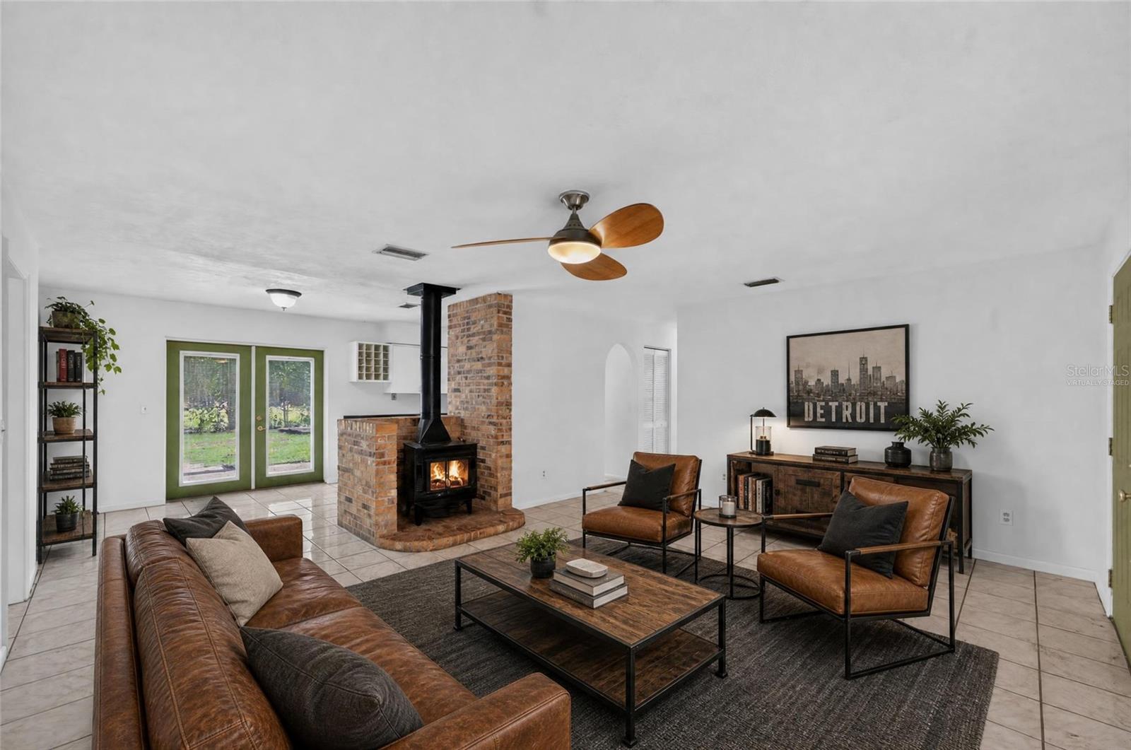 Photo 2 of Sale Pending at 4820 Ne 4th Place, Gainesville, FL 32641 | MLS# GC542284 | Listing updated on 2026-09-21