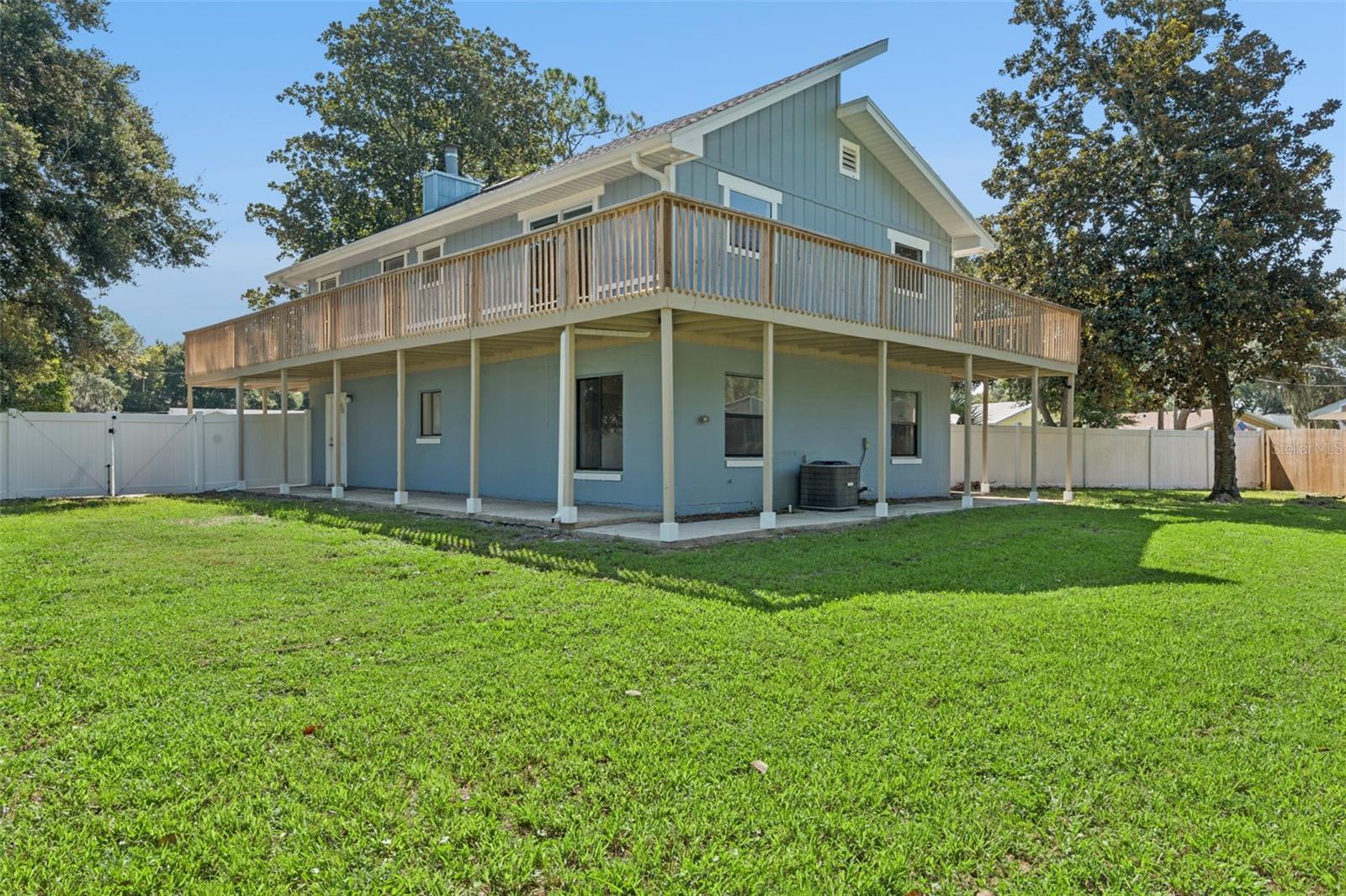 Photo 2 of Sale Pending at 5556 S Lancewood Cir, Port Orange, FL 32127 | MLS# O6431372 | Listing updated on 2026-09-21