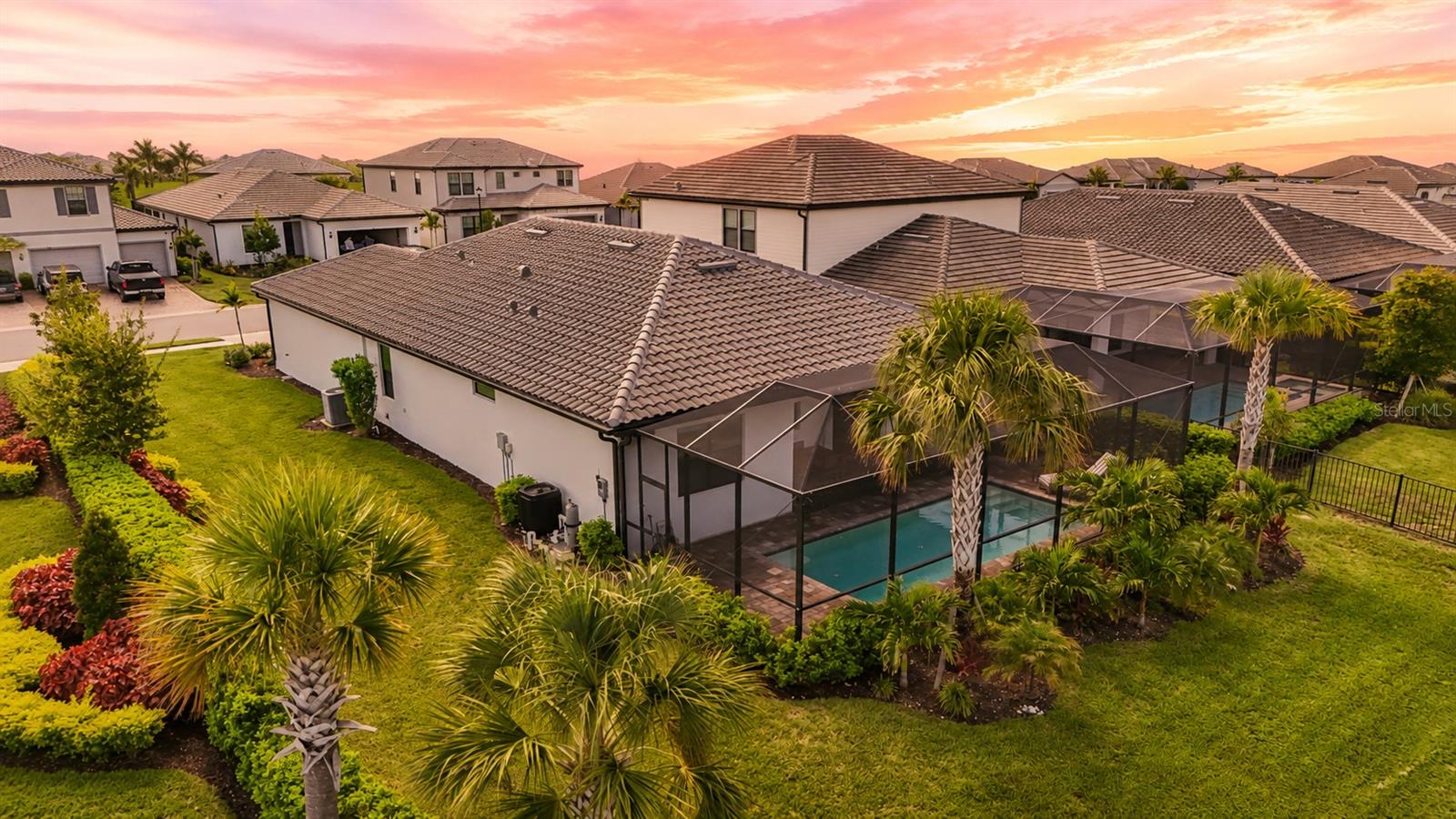 Photo 3 of Single family home for sale at 818 Pintail Cvs, Bradenton, FL 34212 | MLS# A4702582 | Listing updated on 2026-09-23