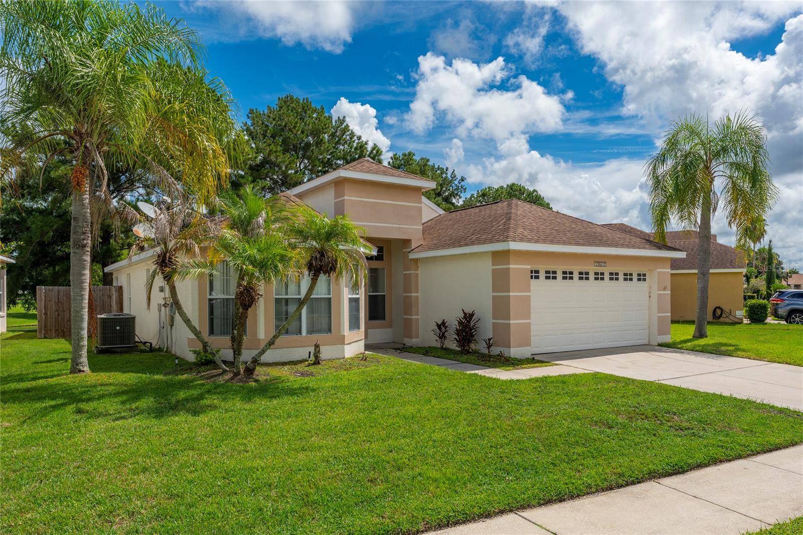 Photo 1 of Single family home for sale at 13617 Emeraldview Dr, Orlando, FL 32828 | MLS# O6433744 | Listing updated on 2026-10-24