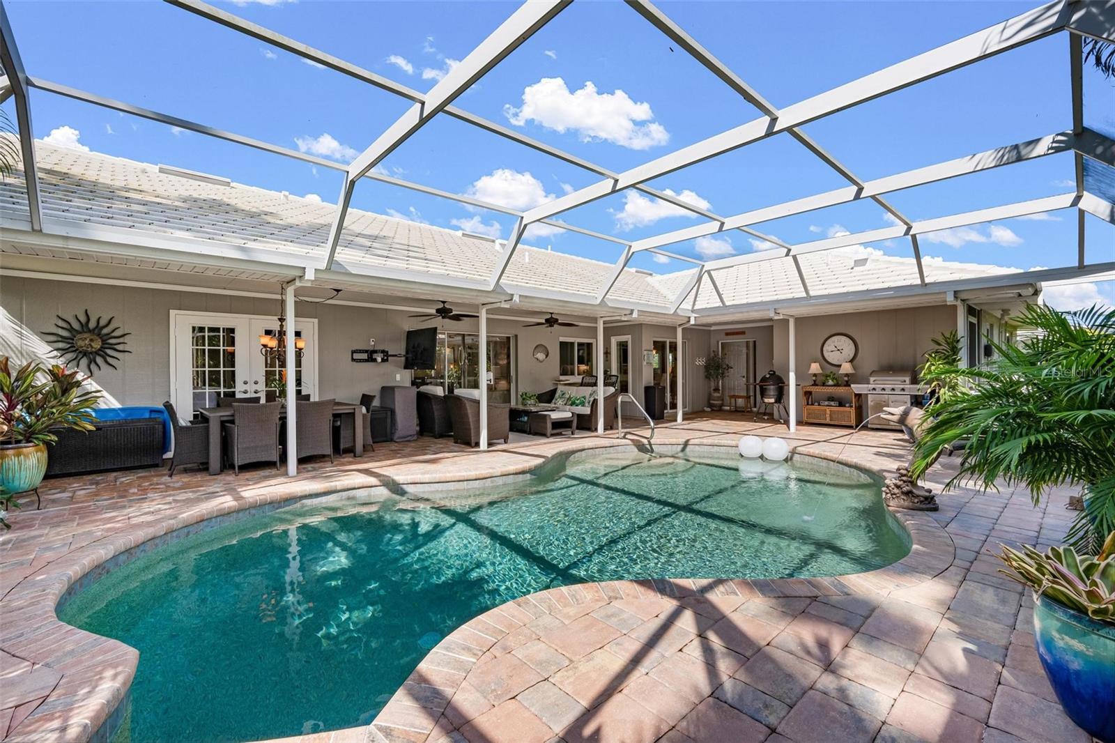Photo 4 of Single family home for sale at 512 Warwick Dr, Venice, FL 34293 | MLS# N6145467 | Listing updated on 2026-09-21