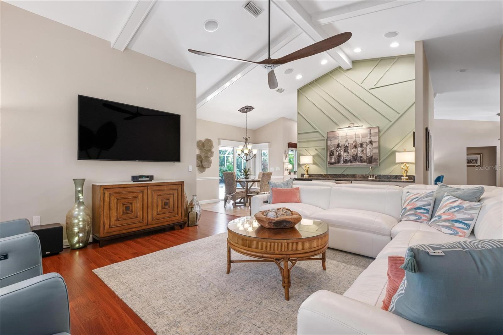 Photo 2 of Single family home for sale at 512 Warwick Dr, Venice, FL 34293 | MLS# N6145467 | Listing updated on 2026-09-21