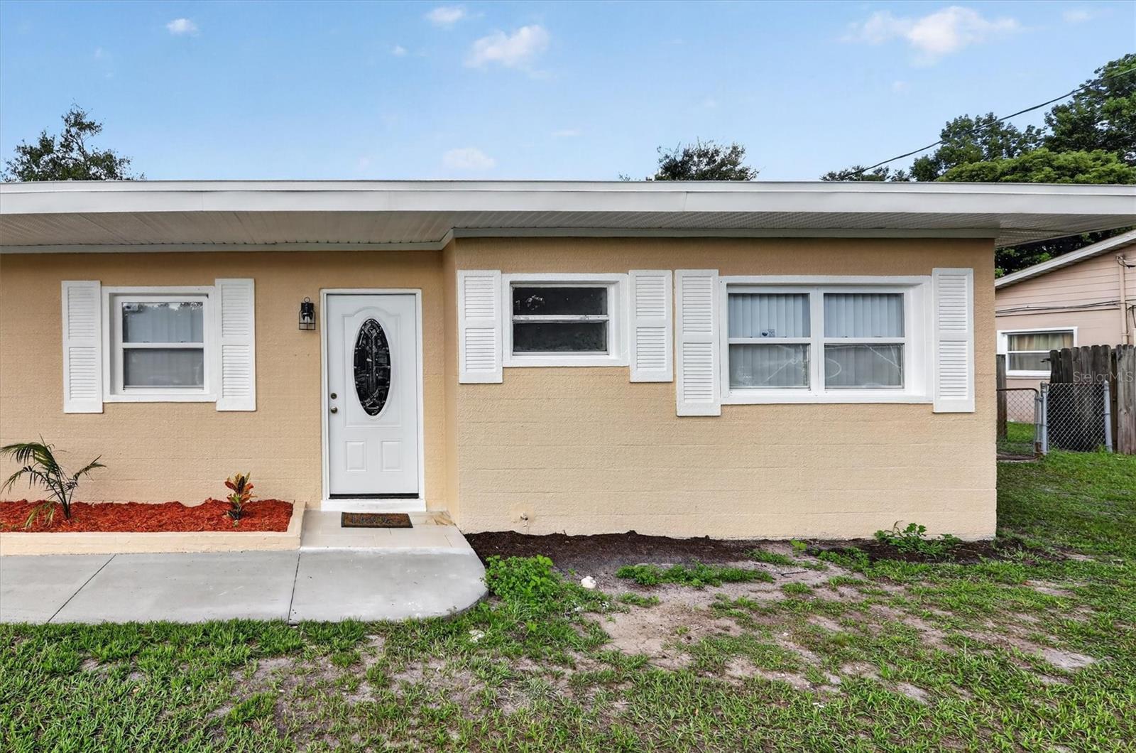 Photo 3 of Single family home for sale at 208 Palmyra Dr, Orlando, FL 32807 | MLS# O6437148 | Listing updated on 2026-09-21