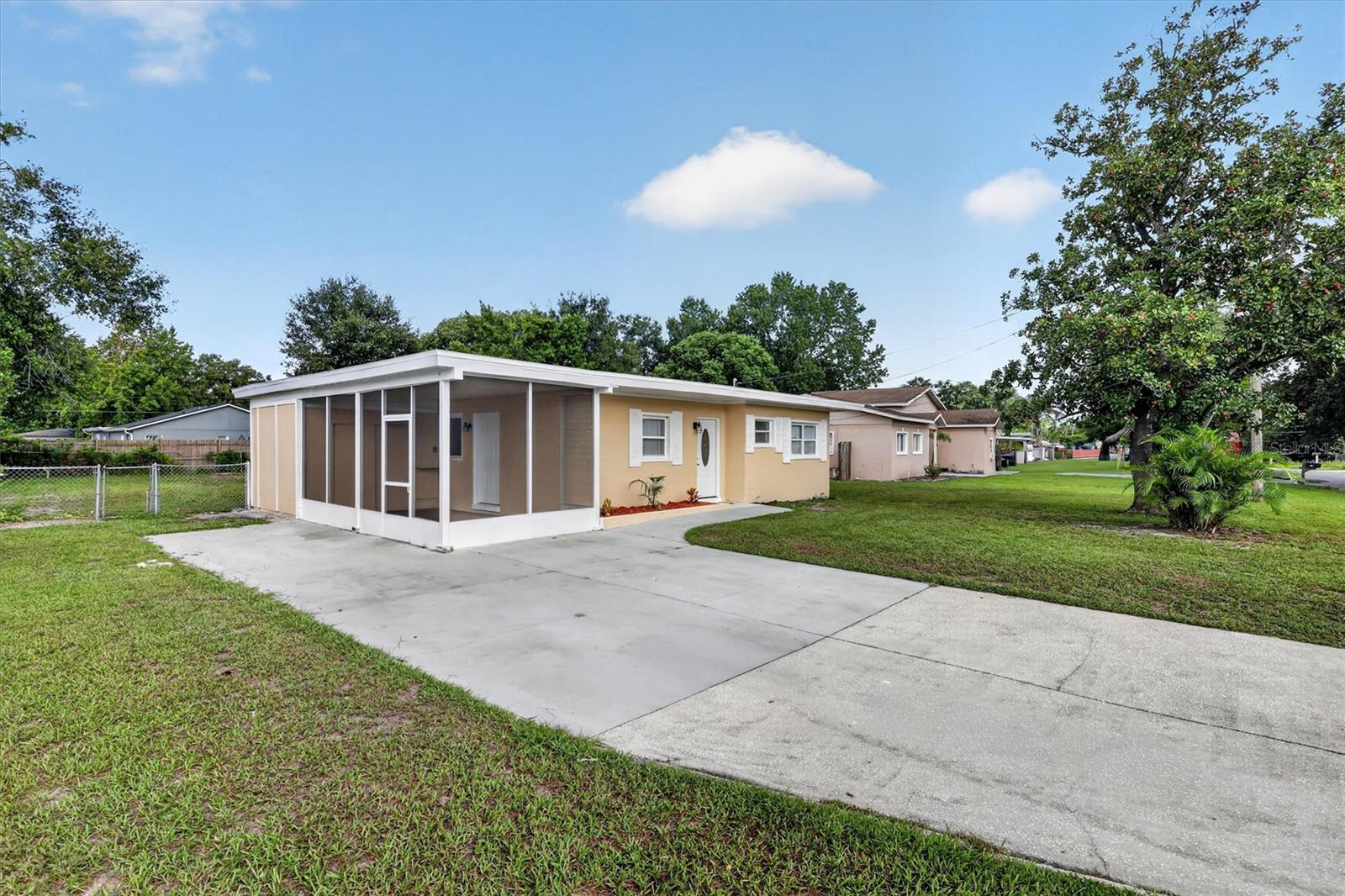 Photo 2 of Single family home for sale at 208 Palmyra Dr, Orlando, FL 32807 | MLS# O6437148 | Listing updated on 2026-09-21