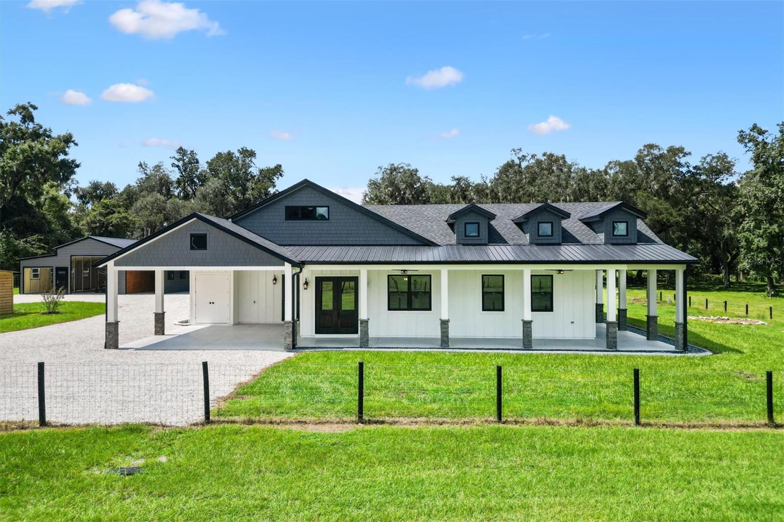 Single family home for sale at 2540 NE 77th Road, WILDWOOD, FL 34785 | MLS# G5117563