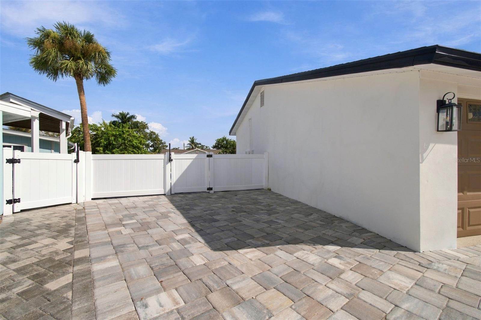 Photo 4 of Single family home for sale at 8725 Thornwood Ln, Tampa, FL 33615 | MLS# TB8549305 | Listing updated on 2026-09-21