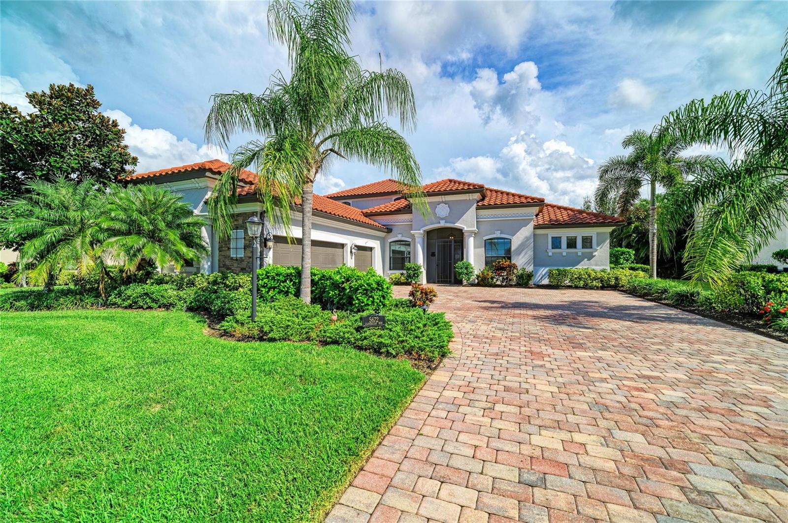 Photo 4 of Single family home for sale at 5672 Cloverleaf Run, Bradenton, FL 34211 | MLS# A4706450 | Listing updated on 2026-09-23