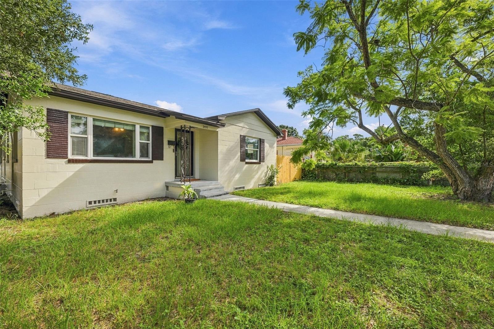 Photo 3 of Sale Pending at 2495 34th Avenue N, Saint Petersburg, FL 33713 | MLS# TB8549574 | Listing updated on 2026-09-21