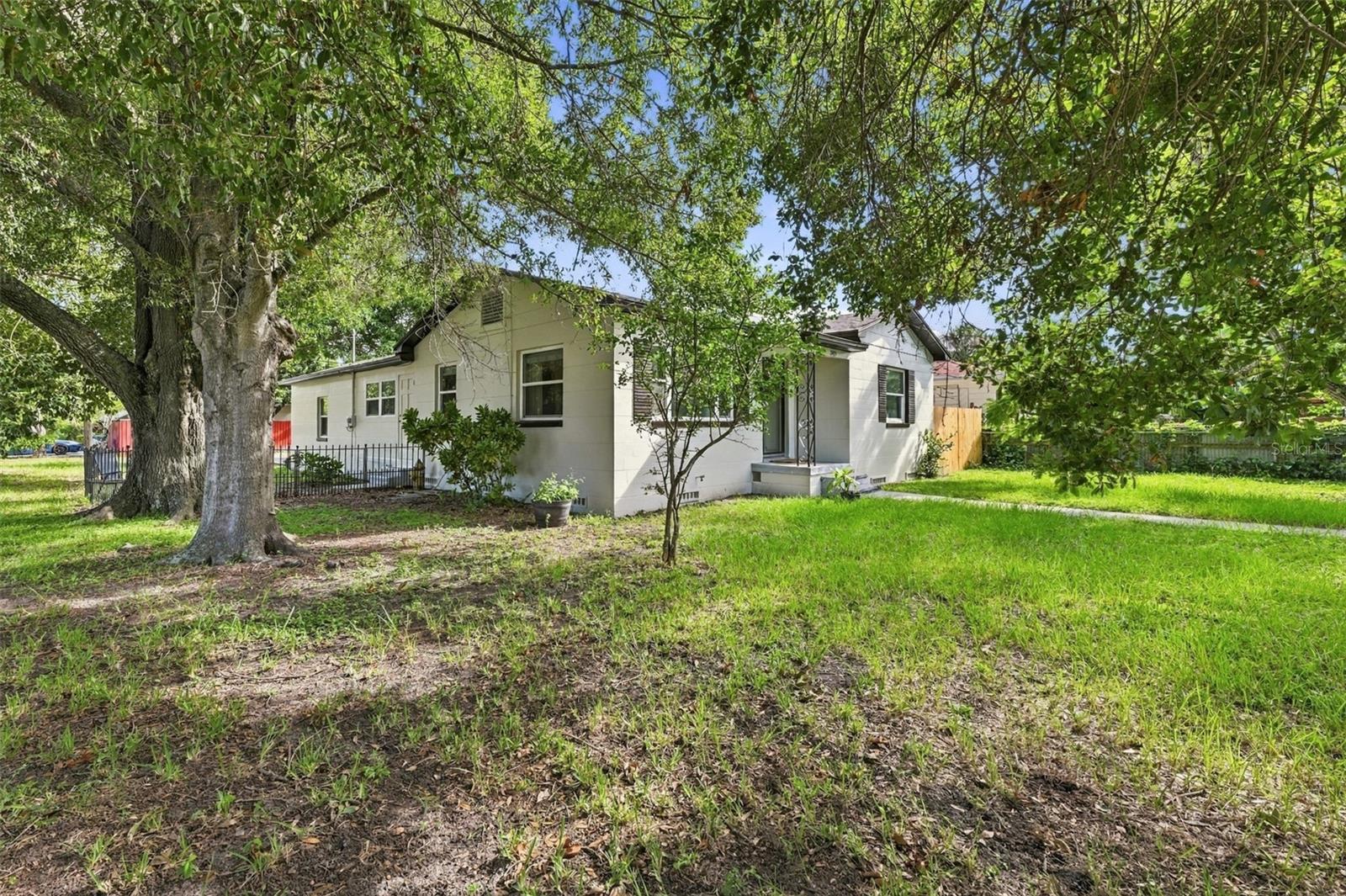 Photo 3 of Sale Pending at 2495 34th Avenue N, Saint Petersburg, FL 33713 | MLS# TB8549574 | Listing updated on 2026-09-21