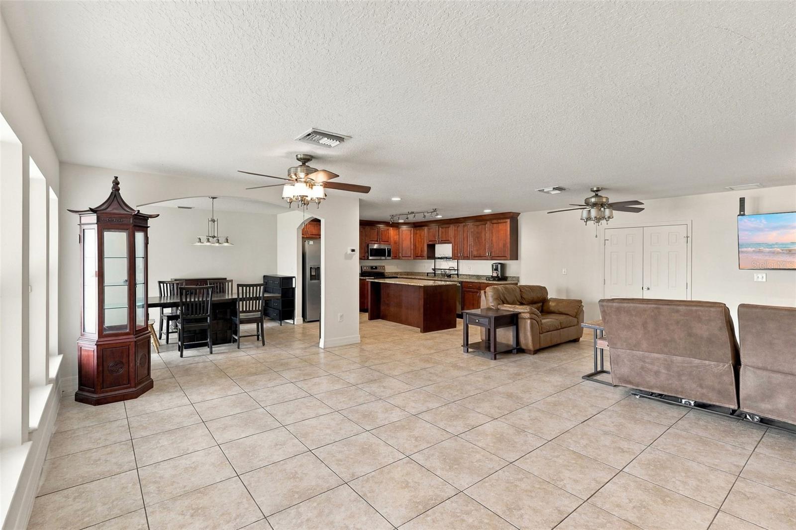 Photo 4 of Single family home for sale at 1250 Palos Verde Dr, Orlando, FL 32825 | MLS# O6442893 | Listing updated on 2026-09-21