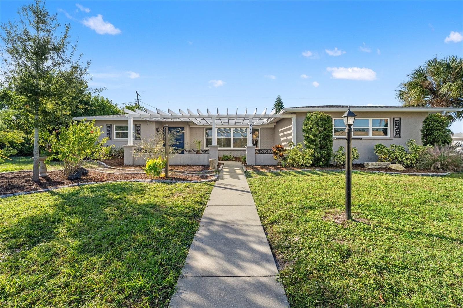 Photo 1 of Single family home for sale at 512 Glen Oak Rd, Venice, FL 34293 | MLS# N6145866 | Listing updated on 2026-10-29