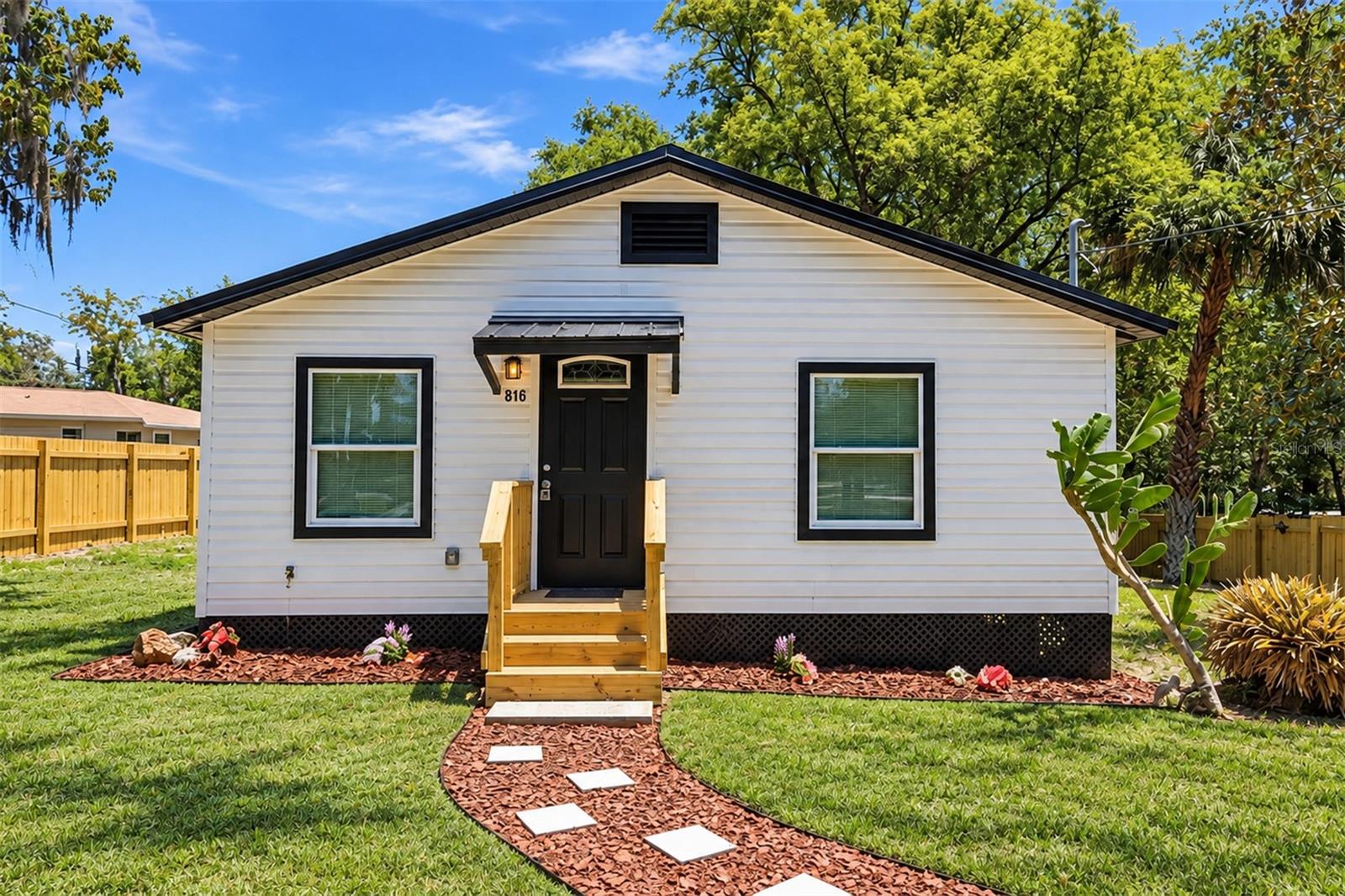 Single family home for sale at 816 Woodland Ave, LEESBURG, FL 34748 | MLS# G5118093