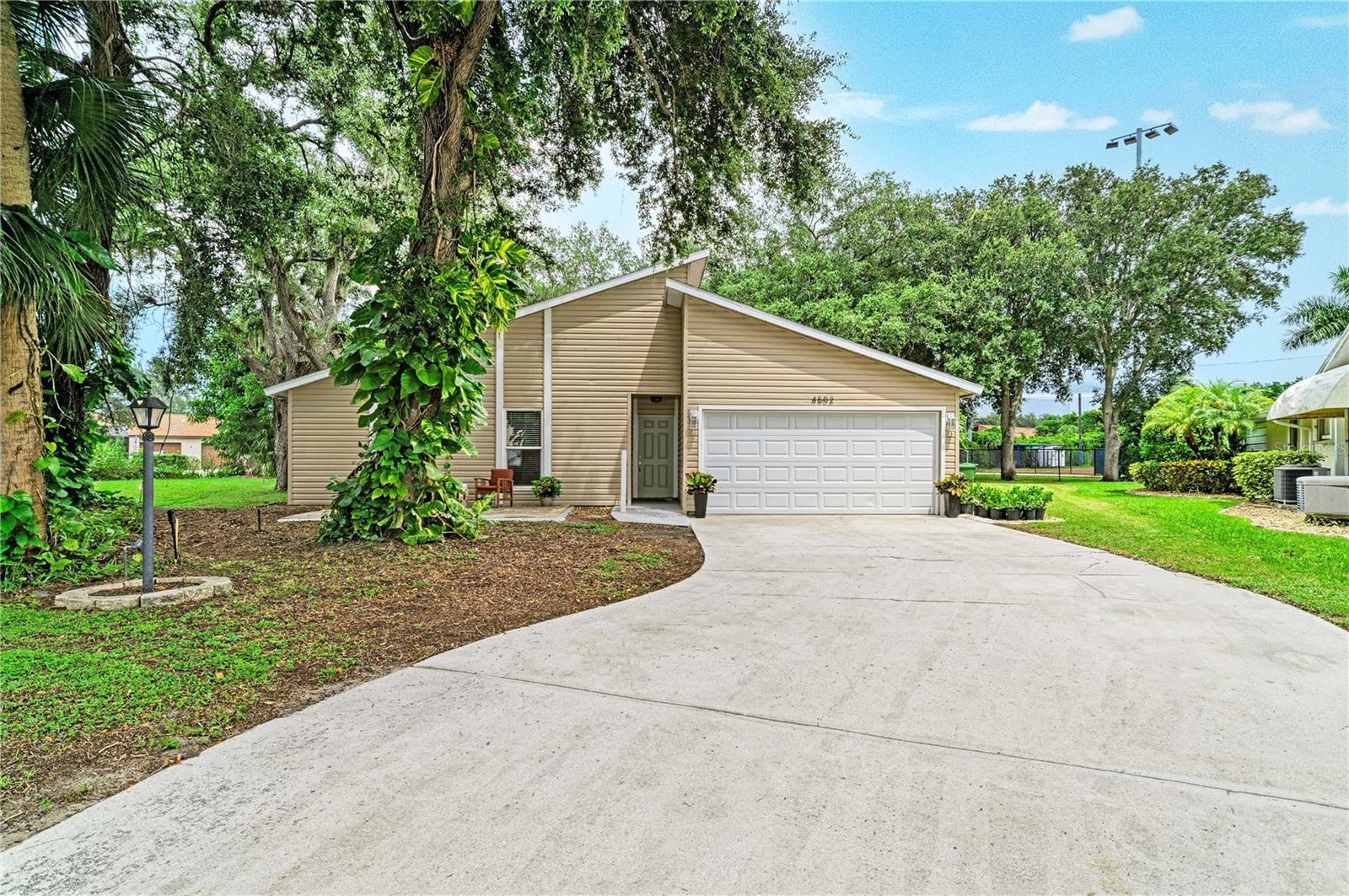 Photo 1 of Single family home for sale at 4502 33rd Avenue W, Bradenton, FL 34209 | MLS# A4706973 | Listing updated on 2026-09-23