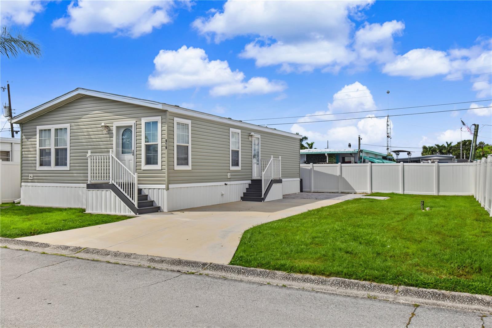 Manufactured home for sale at 919 50th Avenue W, BRADENTON, FL 34207 | MLS# A4707074