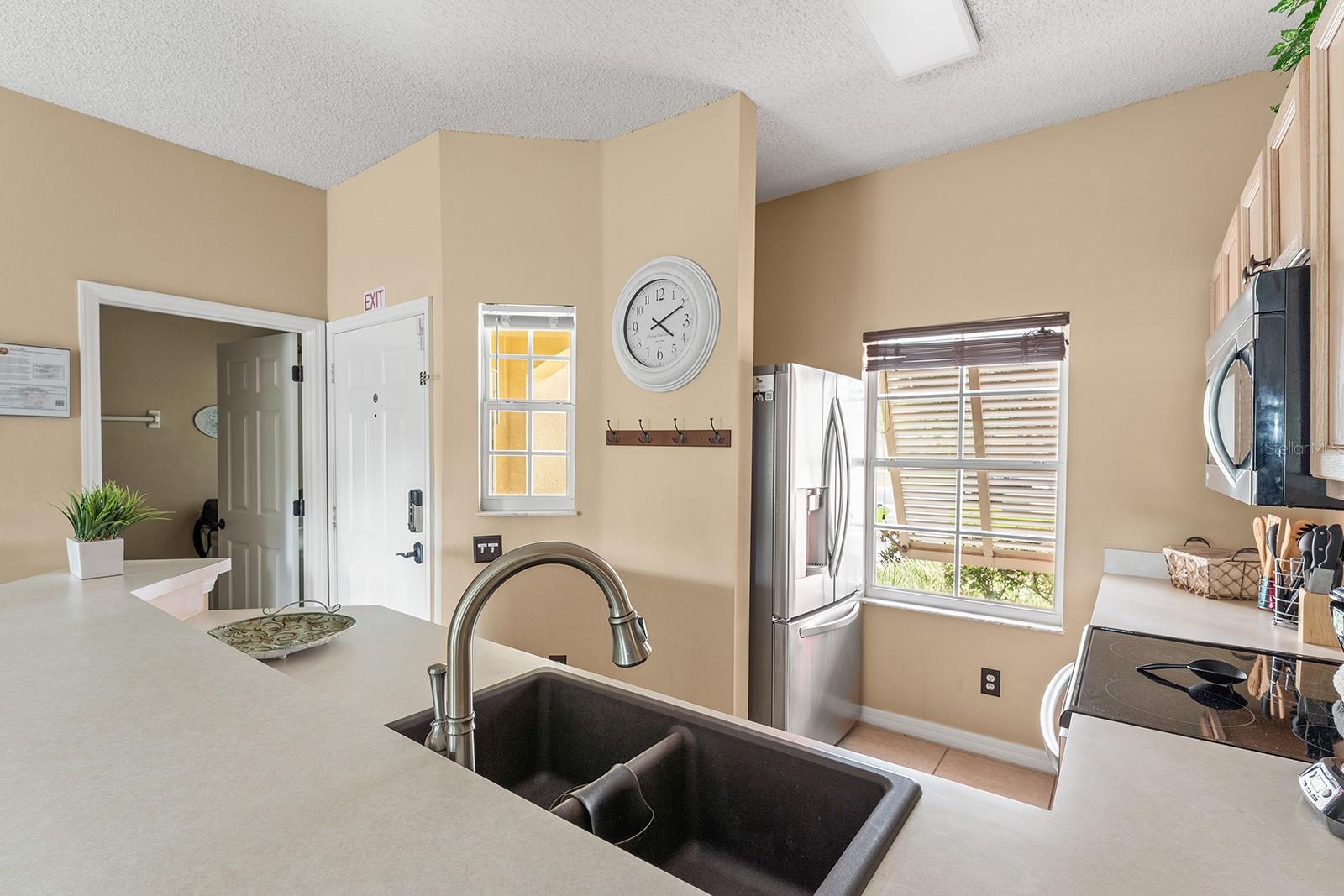 Photo 3 of Townhouse for sale at 2782 Sun Key Pl, Kissimmee, FL 34747 | MLS# O6444252 | Listing updated on 2026-09-23