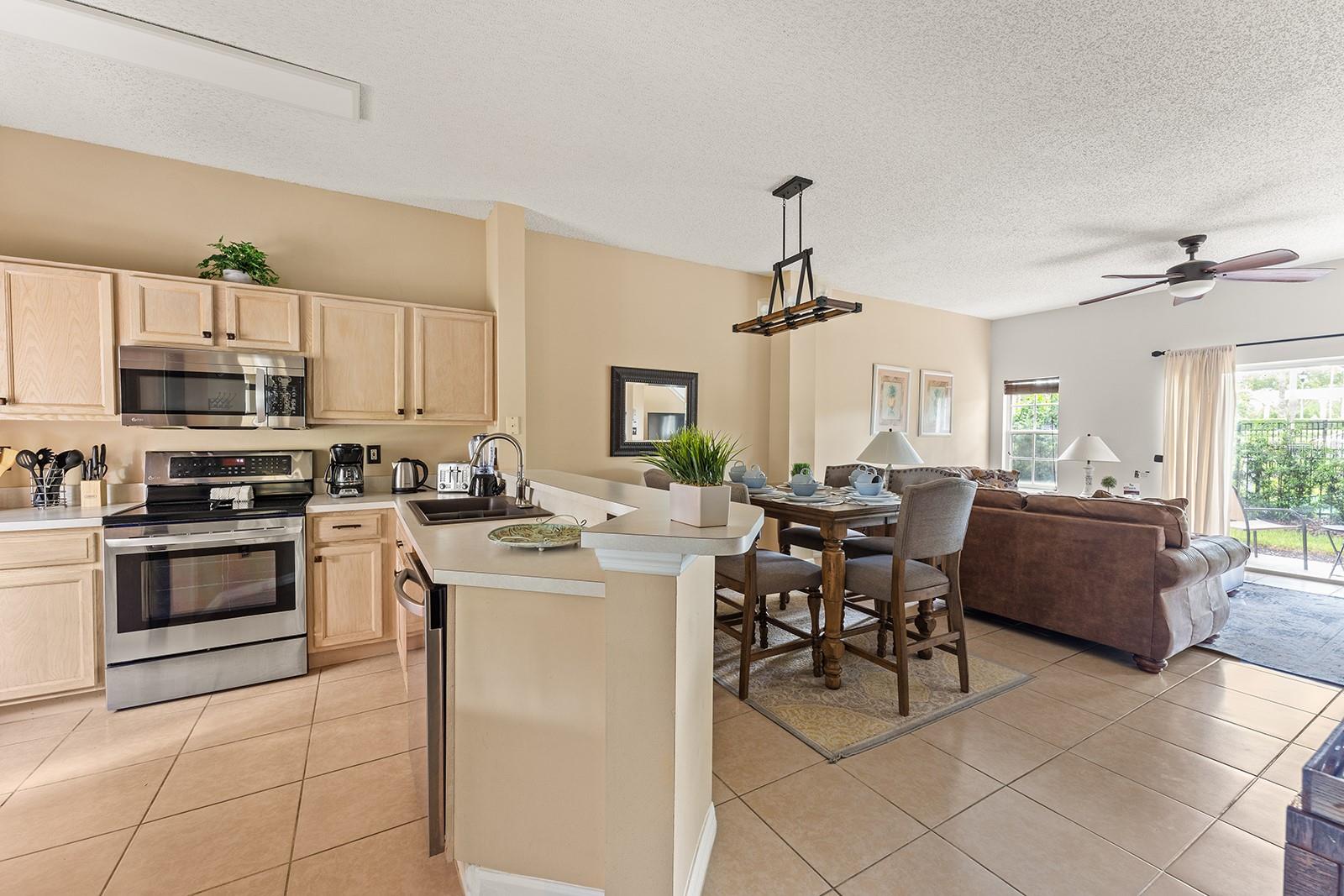 Photo 4 of Townhouse for sale at 2782 Sun Key Pl, Kissimmee, FL 34747 | MLS# O6444252 | Listing updated on 2026-09-23