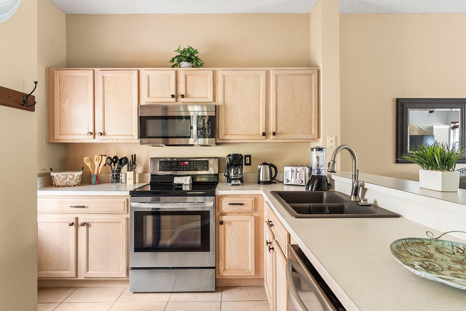 Photo 1 of Townhouse for sale at 2782 Sun Key Pl, Kissimmee, FL 34747 | MLS# O6444252 | Listing updated on 2026-09-23