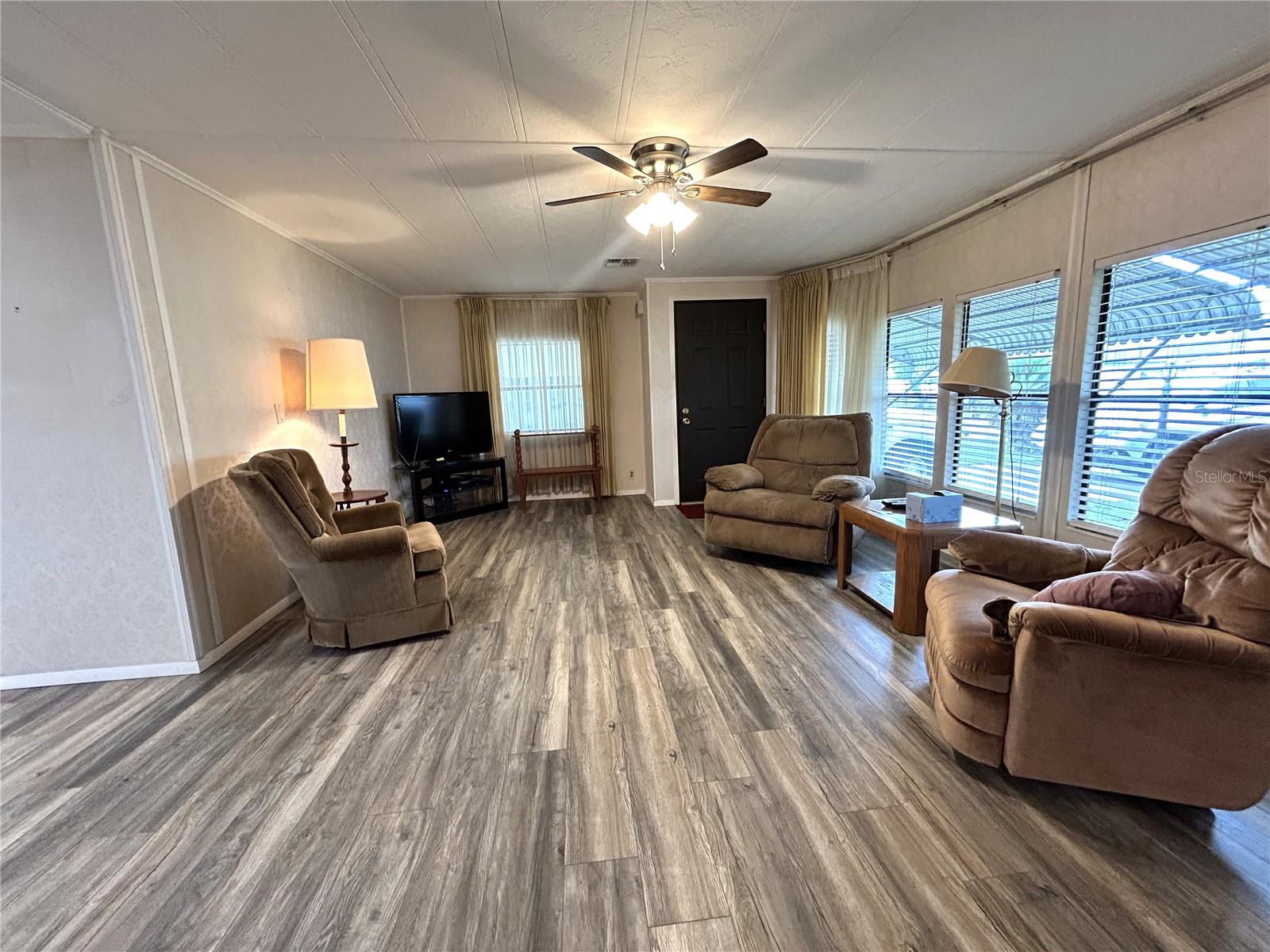 Photo 3 of Manufactured home for sale at 310 Martin Dr, Lakeland, FL 33809 | MLS# L4965557 | Listing updated on 2026-10-08