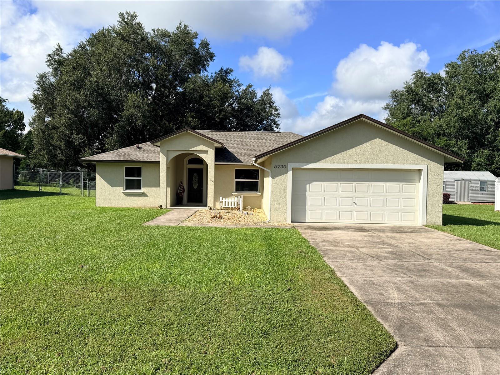 Single family home for sale at 11730 SE 72nd Court Rd, BELLEVIEW, FL 34420 | MLS# OM733988