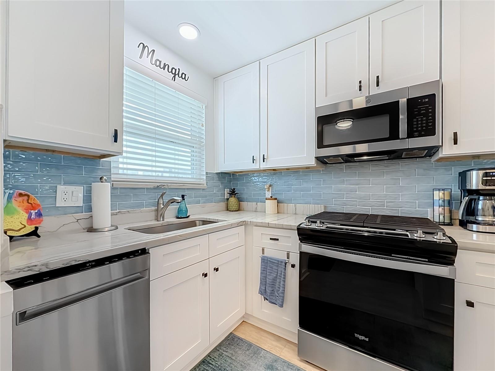 Photo 3 of Condo for sale at 5925 Shore Blvd S #611, Gulfport, FL 33707 | MLS# TB8559502 | Listing updated on 2026-10-24