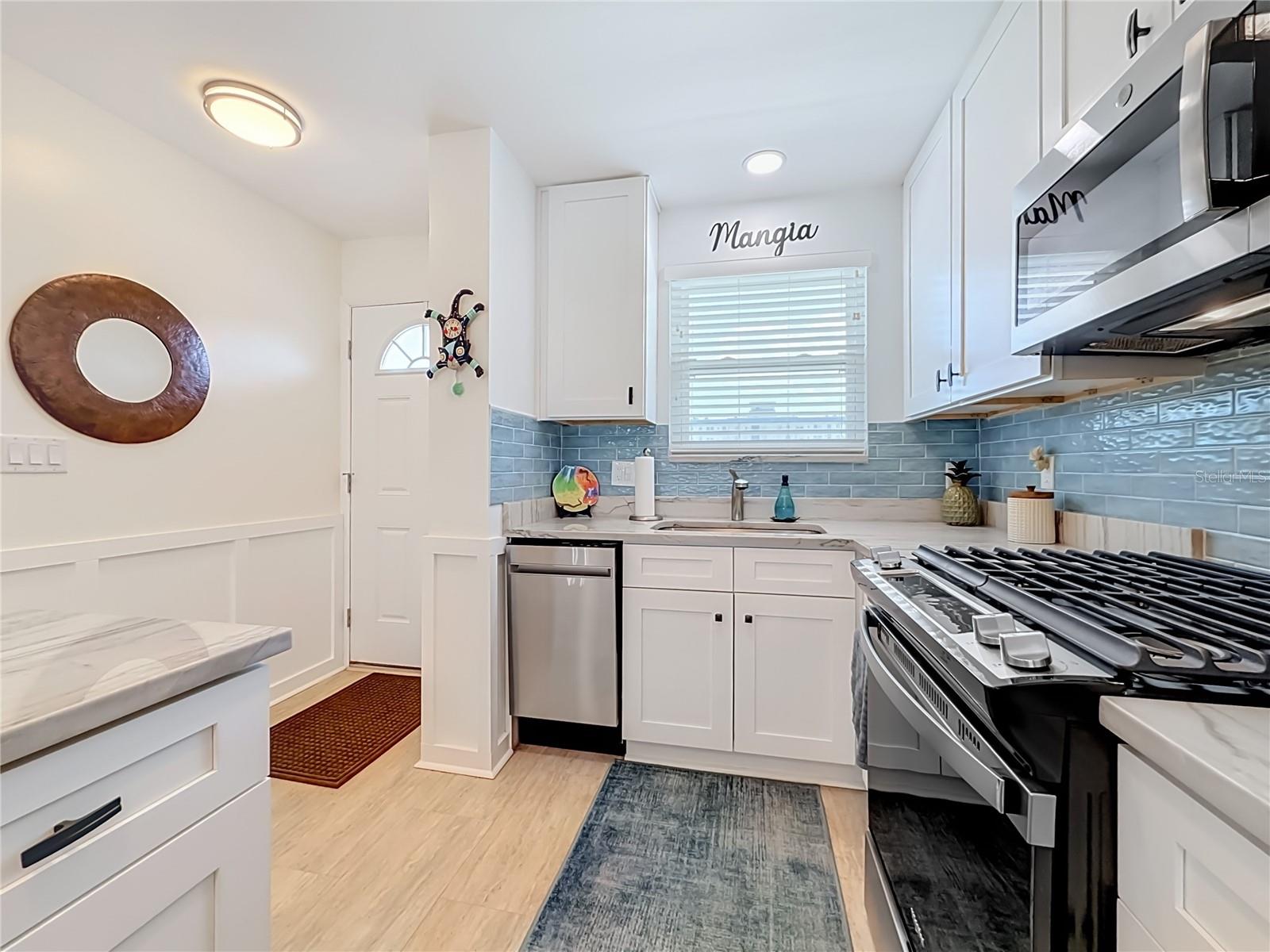 Photo 4 of Condo for sale at 5925 Shore Blvd S #611, Gulfport, FL 33707 | MLS# TB8559502 | Listing updated on 2026-10-24