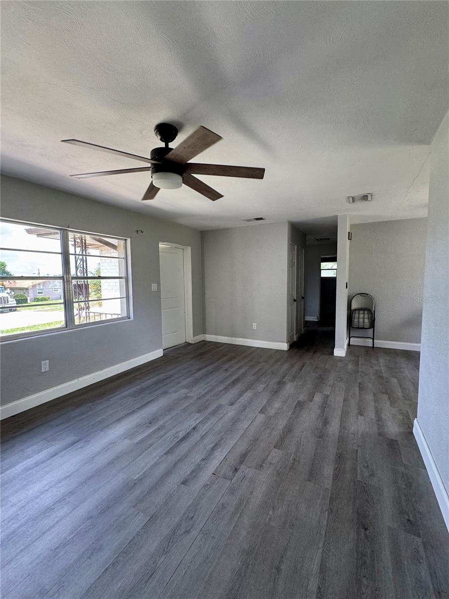 Photo 2 of Single family home for sale at 911 Exmoor Way, Lake Wales, FL 33853 | MLS# O6451916 | Listing updated on 2026-10-24