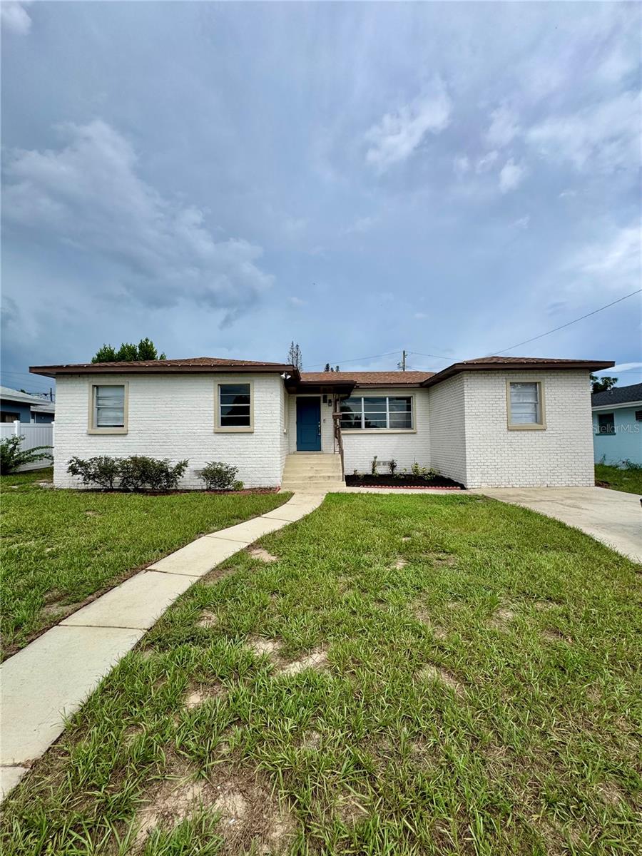 Single family home for sale at 911 Exmoor Way, LAKE WALES, FL 33853 | MLS# O6451916