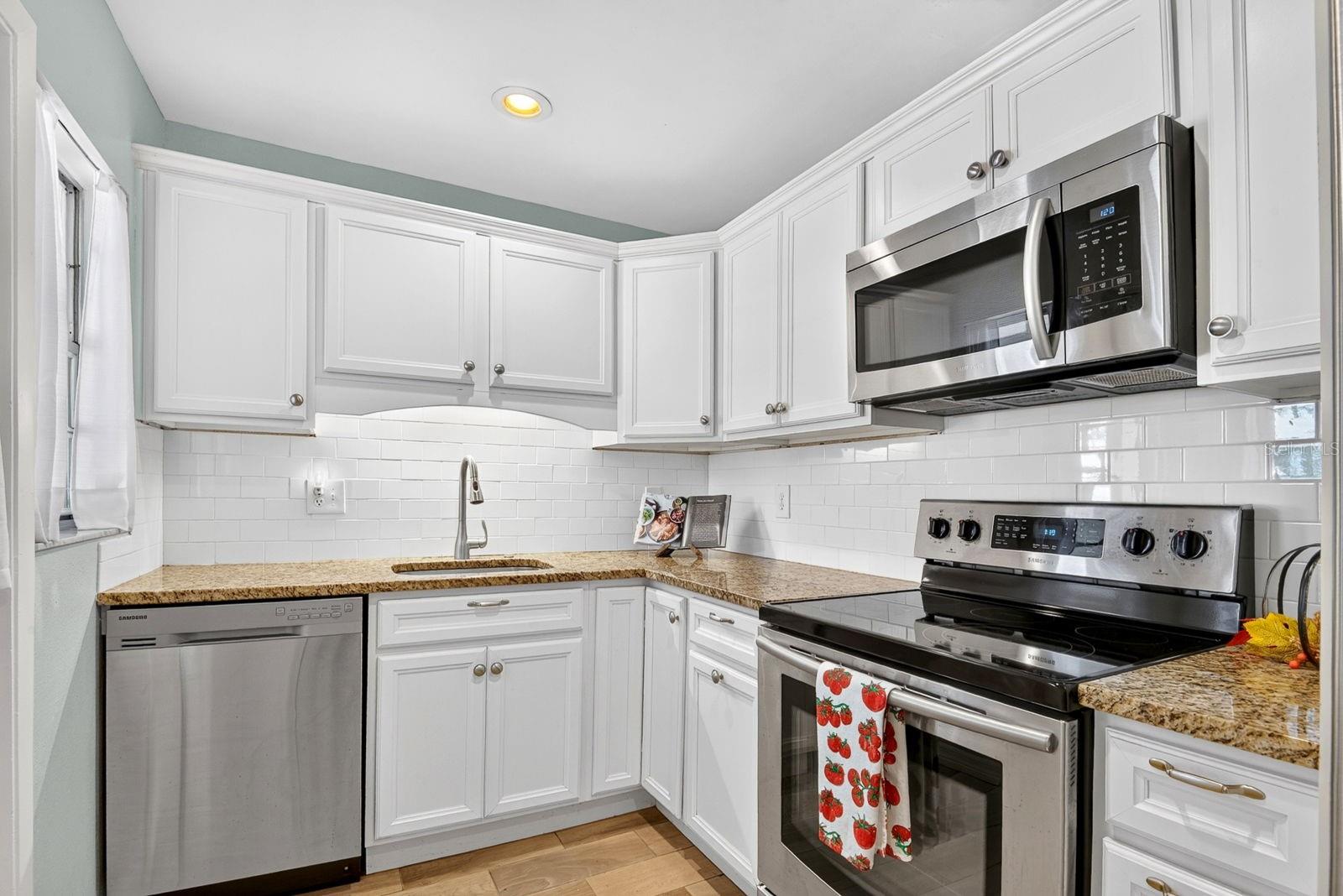 Photo 2 of Single family home for sale at 390 301 Boulevard W #10C, Bradenton, FL 34205 | MLS# A4710526 | Listing updated on 2026-10-23